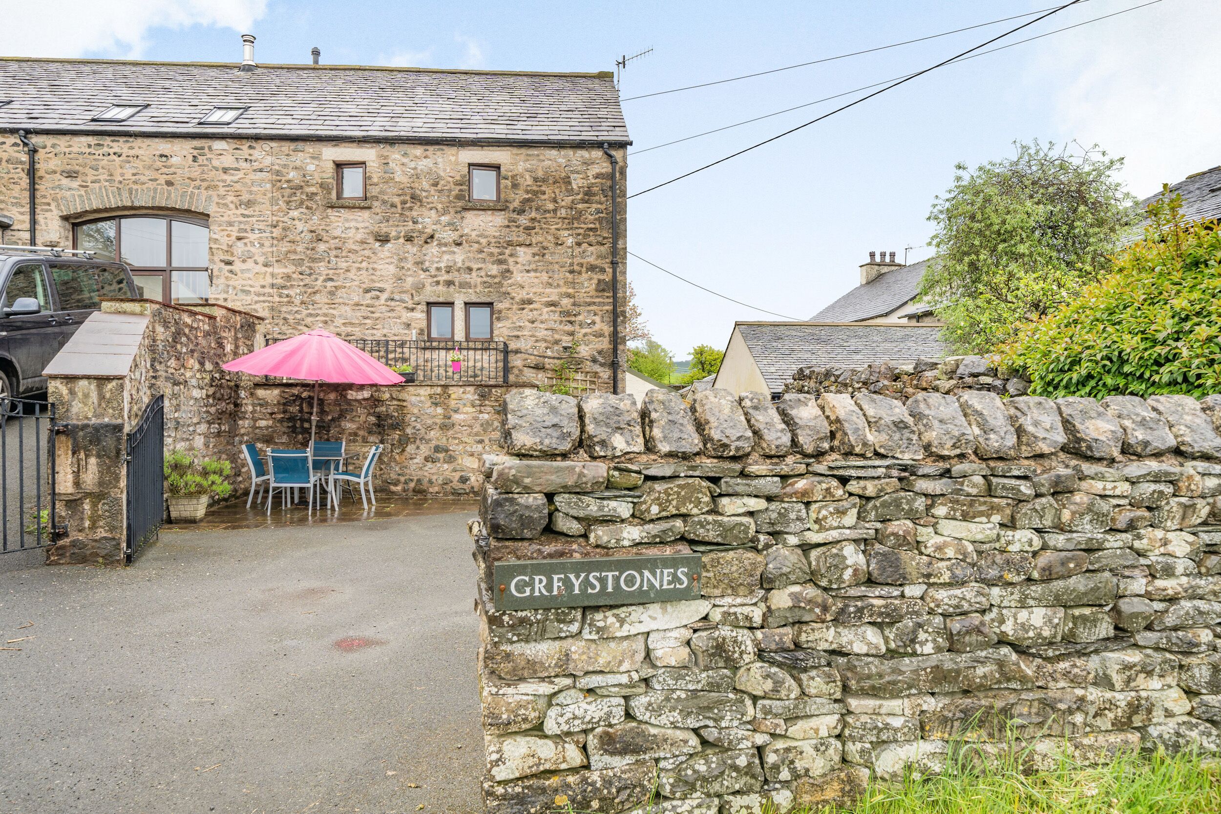 GREYSTONES, pet friendly, with a garden in Milnthorpe