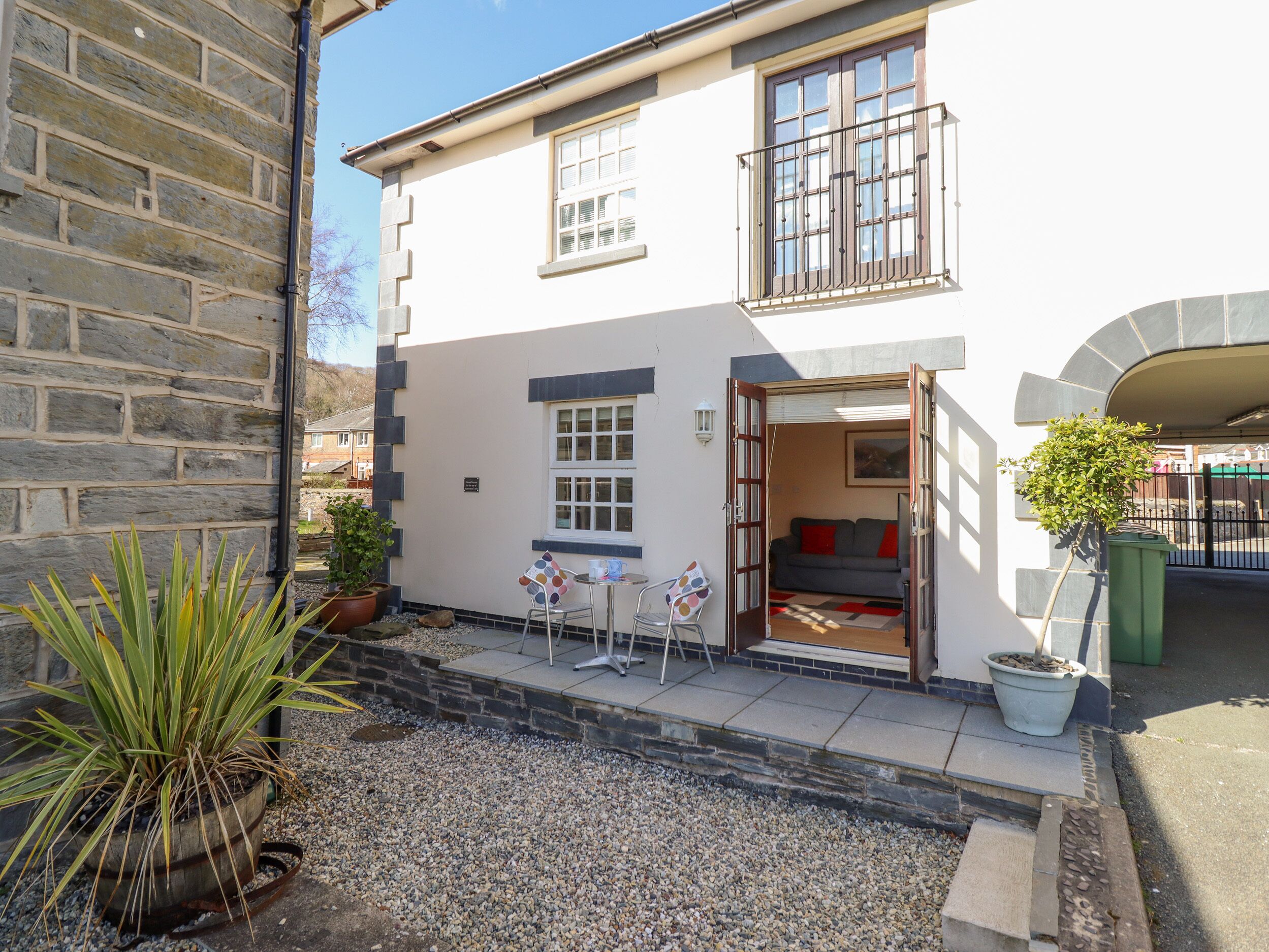 TALIESIN, pet friendly, country holiday cottage in Porthmadog