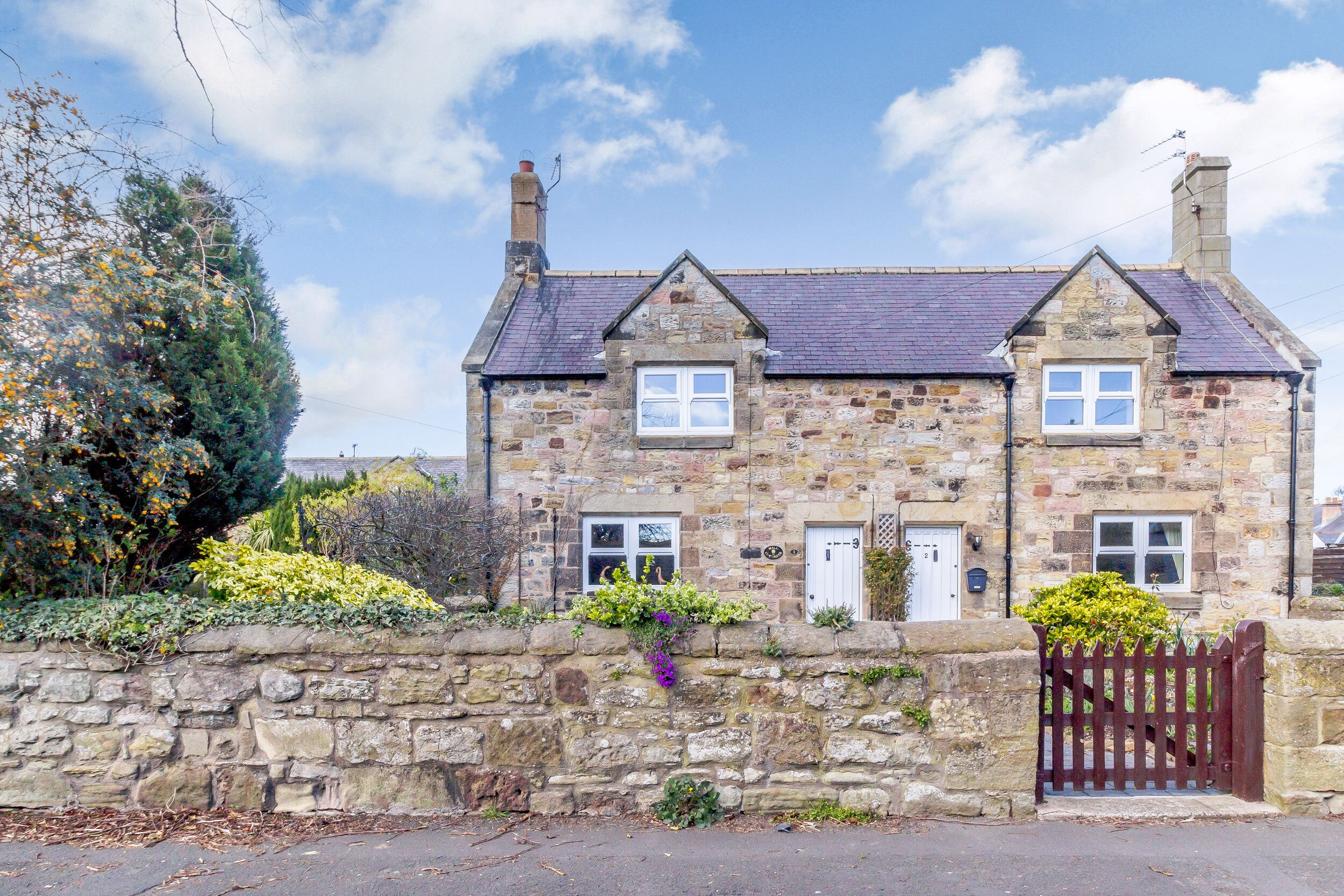 MILLER'S RETREAT, pet friendly, with a garden in Alnmouth