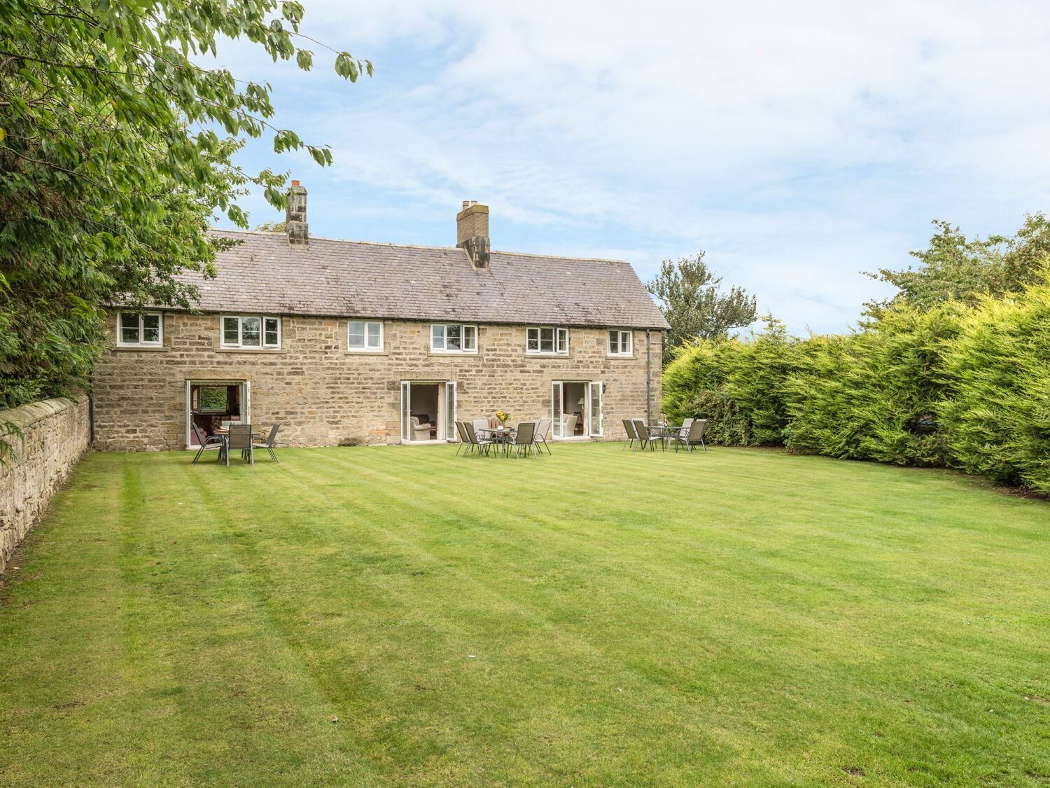 BRIAN'S COTTAGE, family friendly, with open fire in Alnmouth