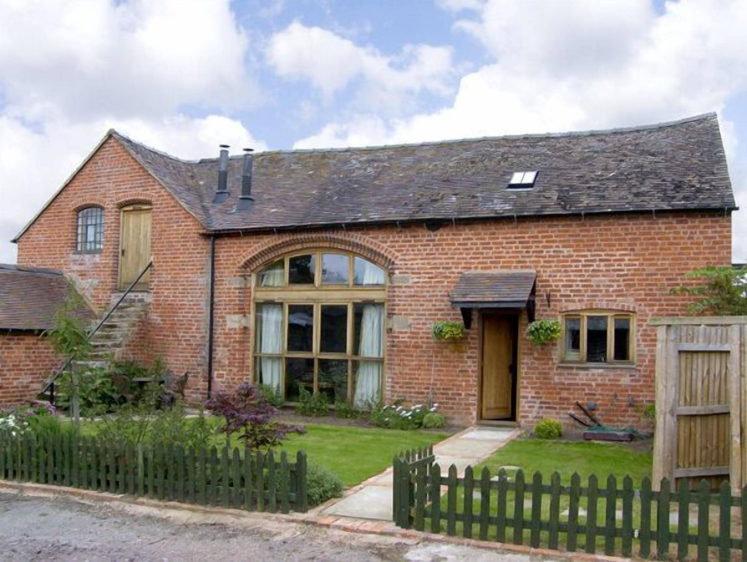 THE COACH HOUSE, family friendly, with open fire in Great Lyth