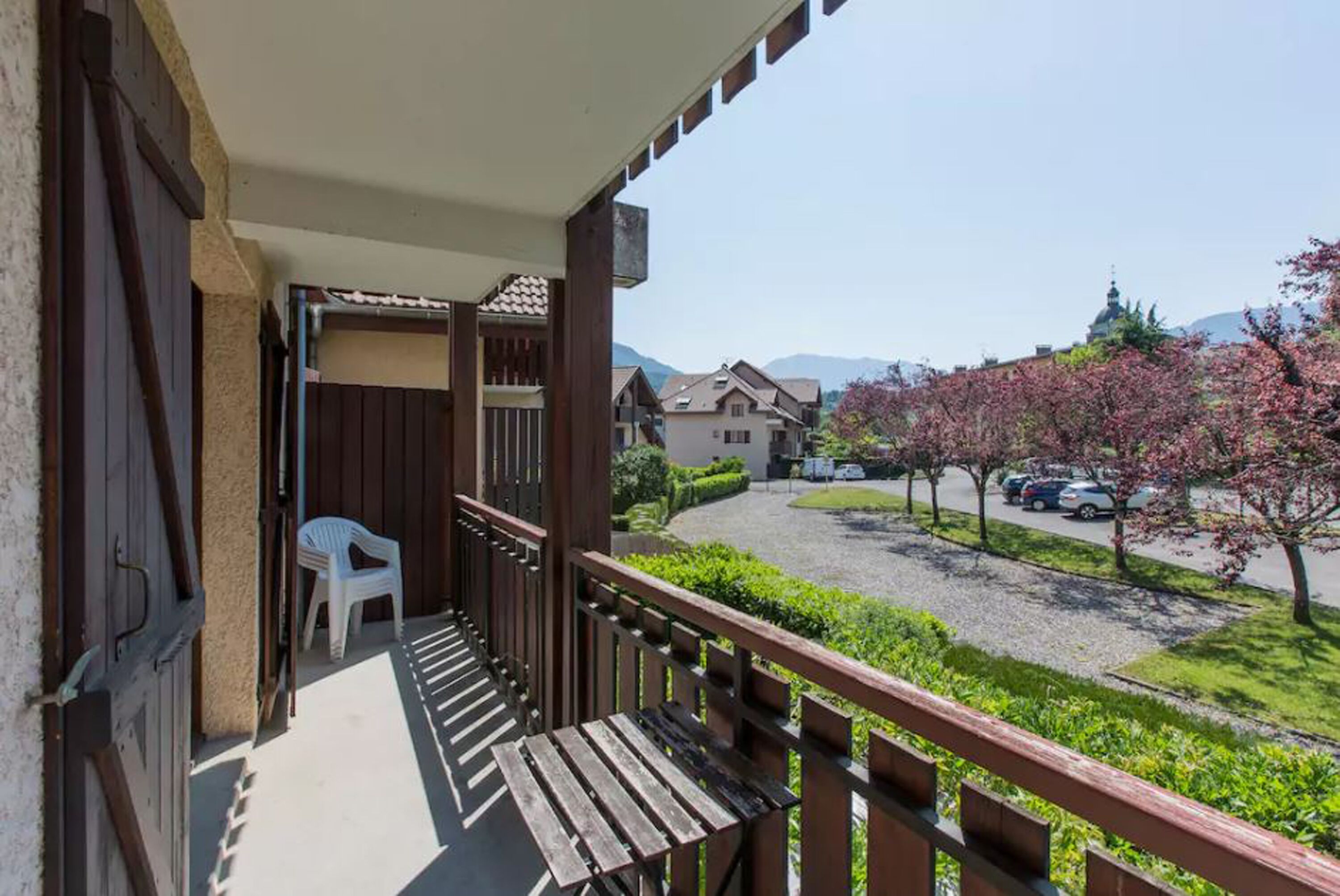 Large studio for 4 pers. at the edge of Annecy lake