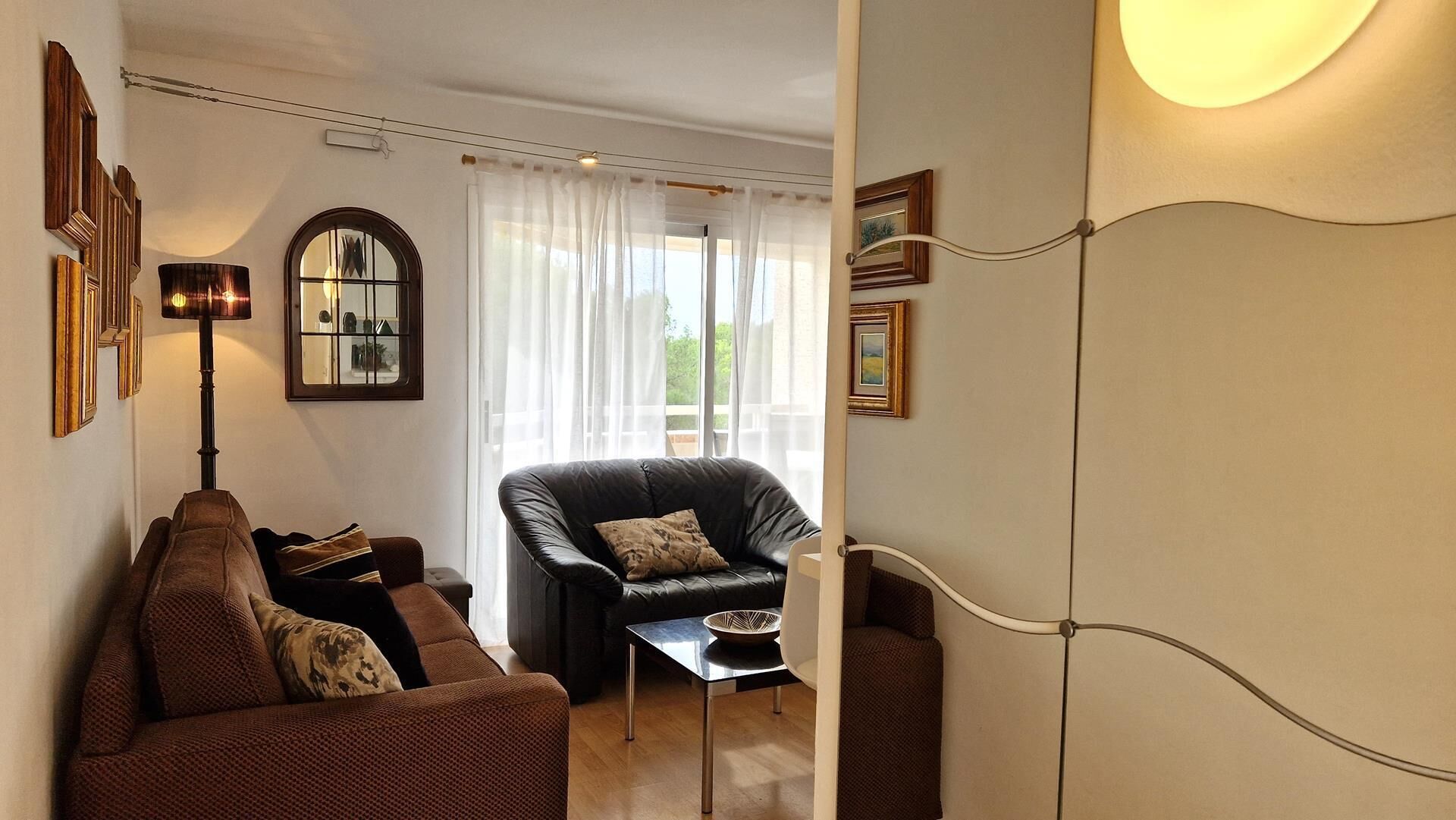 12' from the airport. Terrace. Pool. Parking. Workaction & Golf in Maioris.