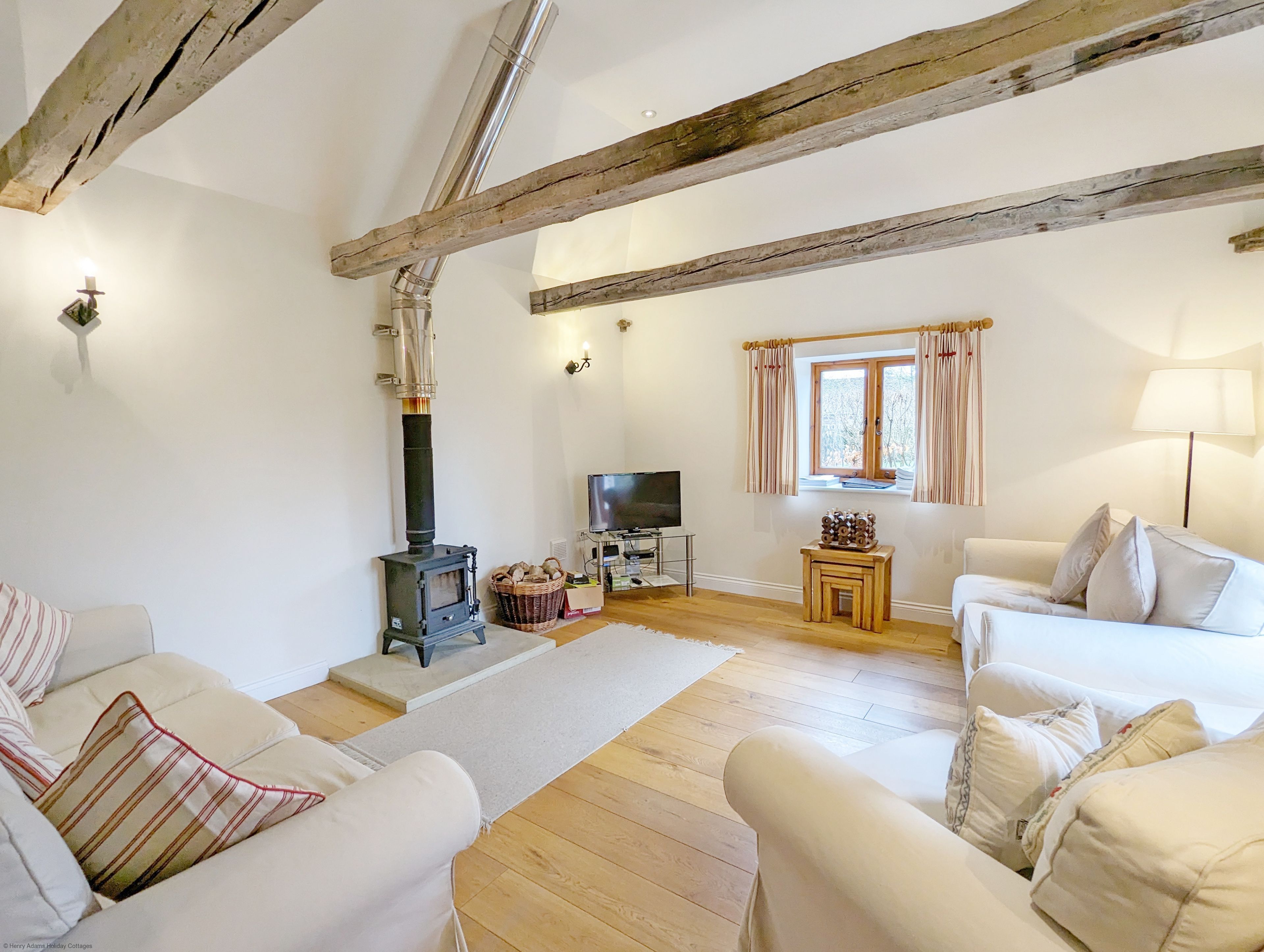 Old Root House, Lavant -  a barn conversion that sleeps 6 guests  in 3 bedrooms