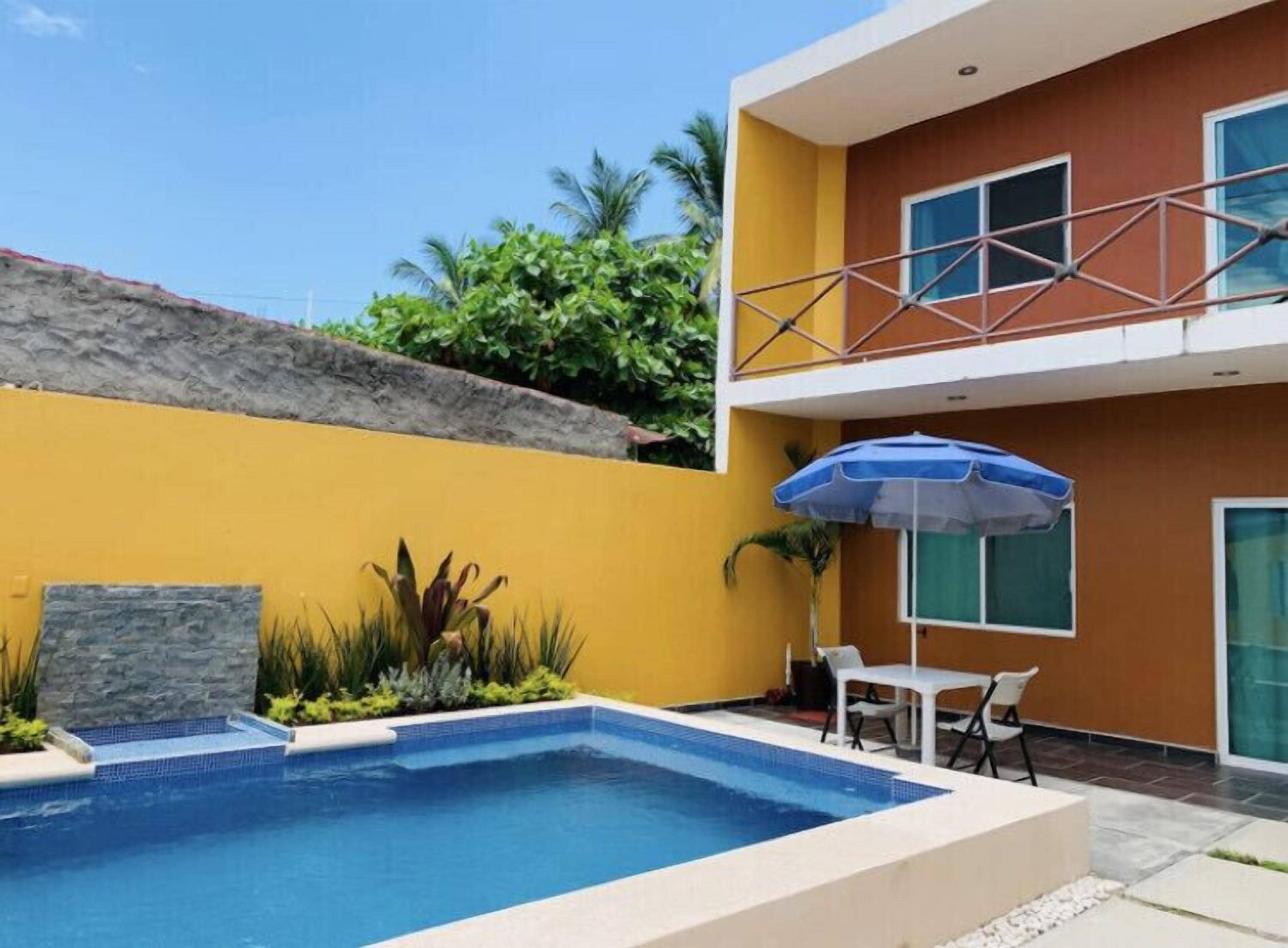 Casa Bugambilias, 1 and a half blocks from the beach
