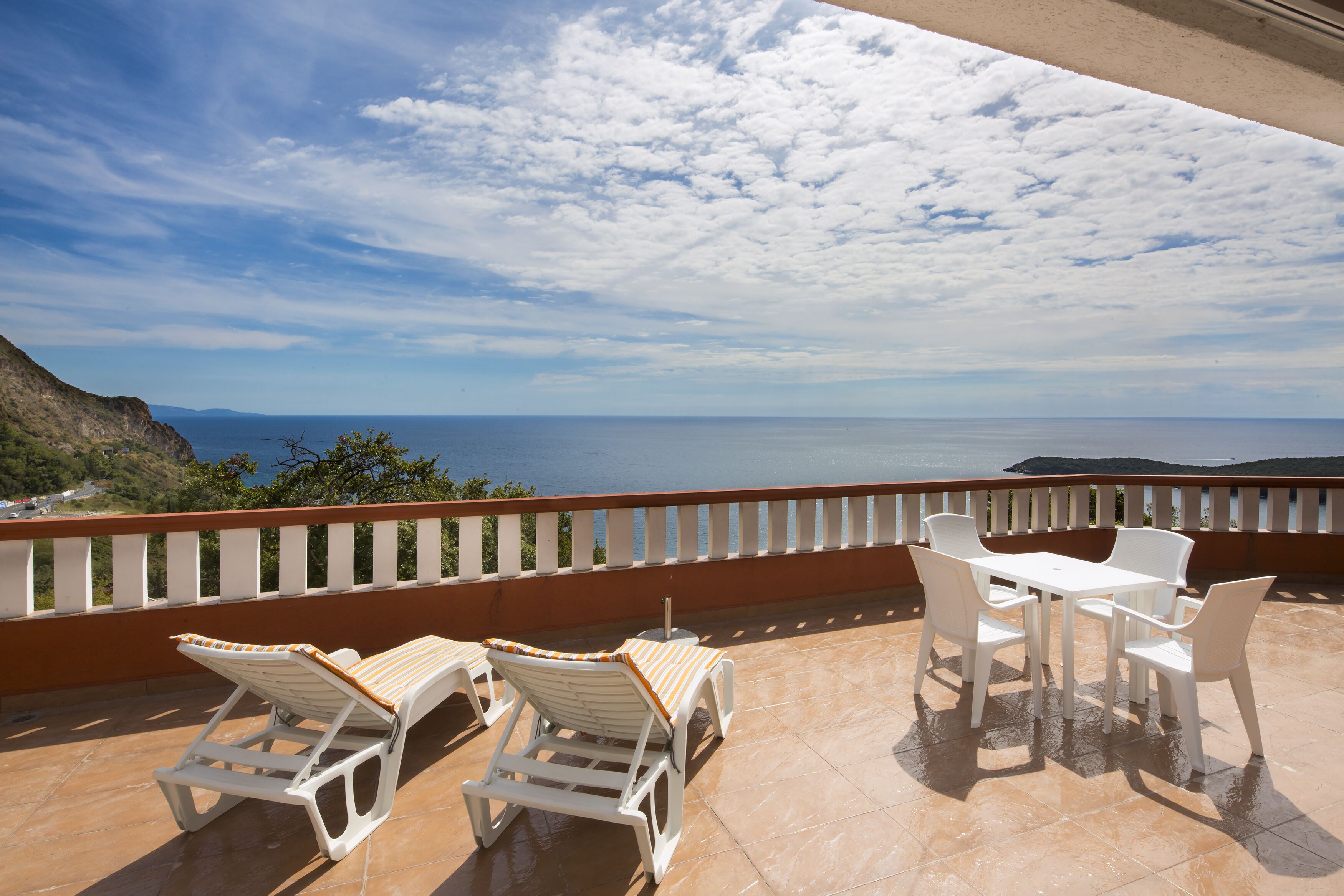 BUDVA METAXİ SUİTS