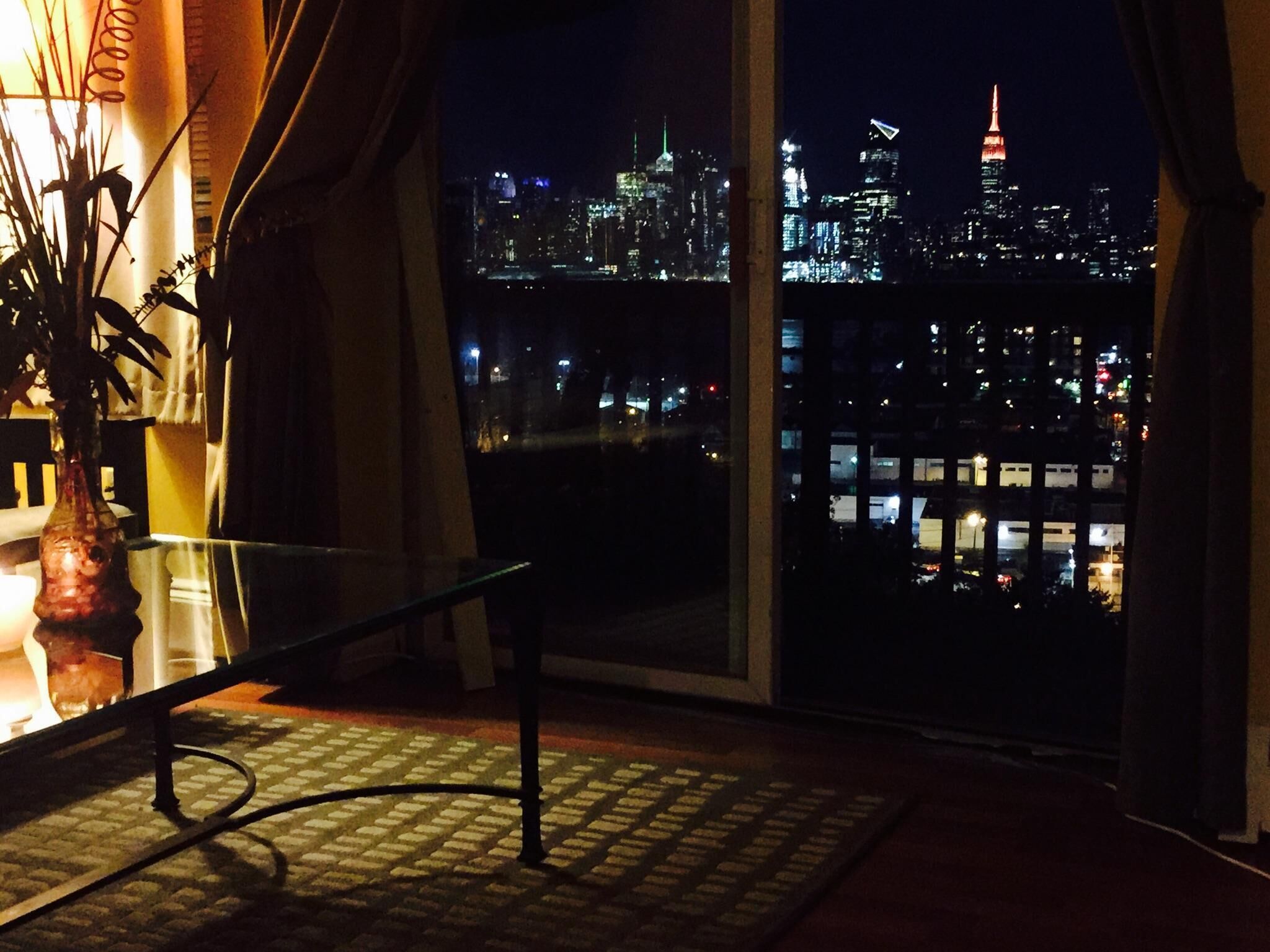 Mid-Town View 15 Minutes To NYC 4BR'S!