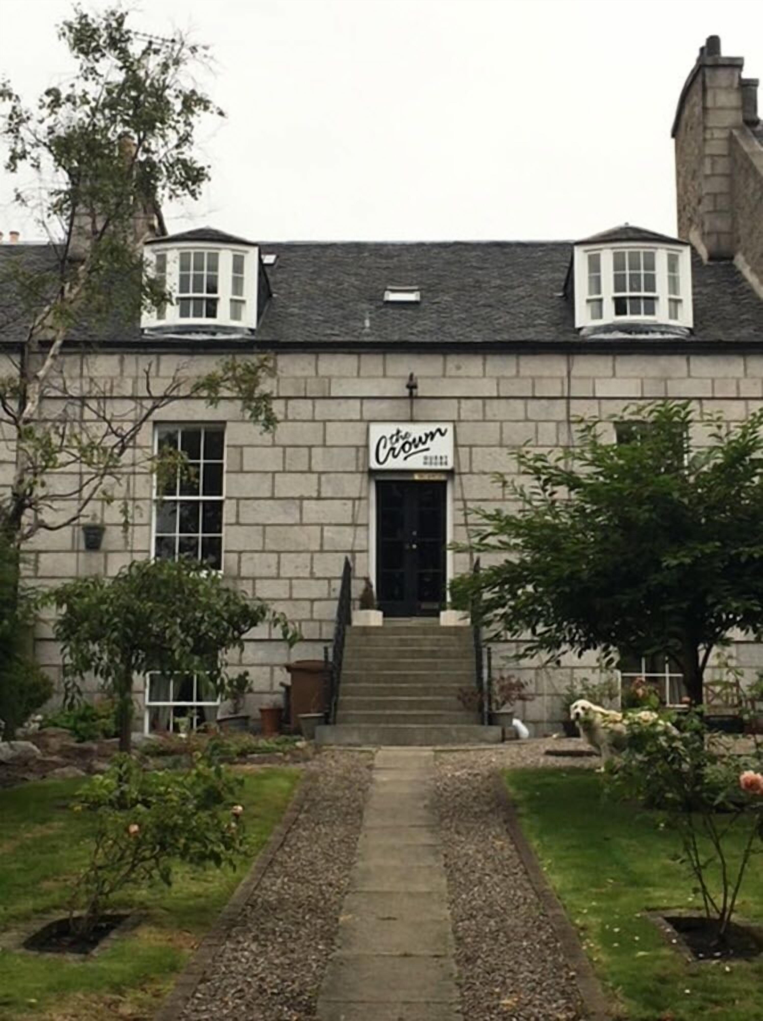 Crown Guesthouse