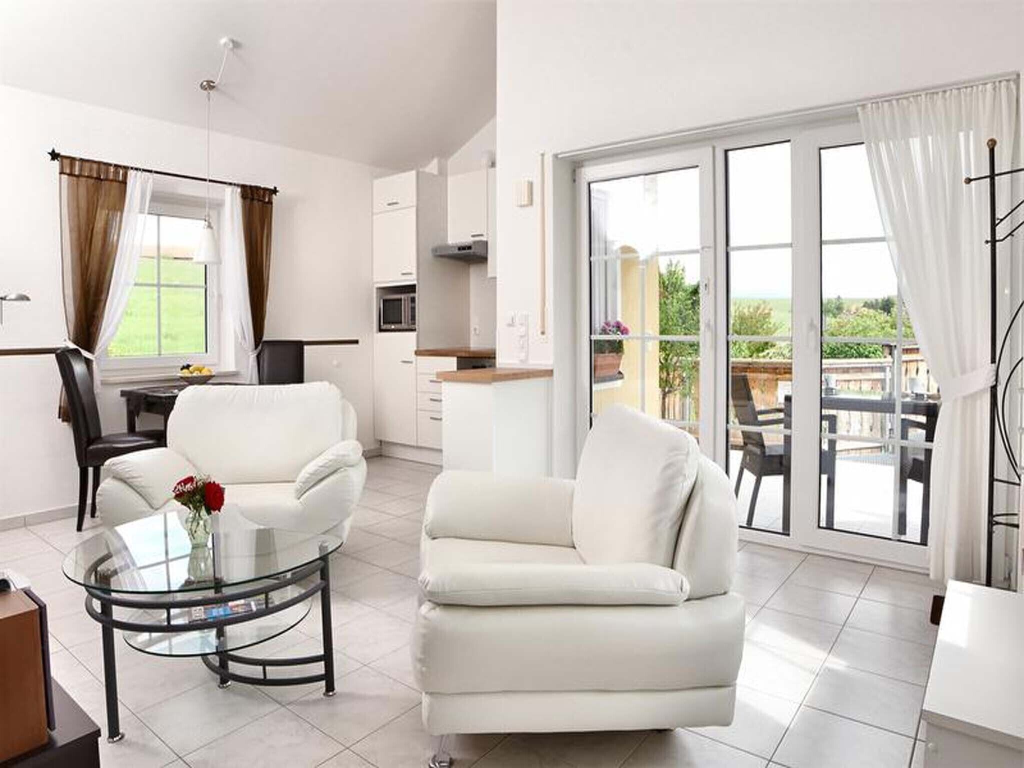 Ferienwohnung Nr. 2 - "Bergblick", 39 qm Obergeschoss, 1 separates Schlafzimmer
