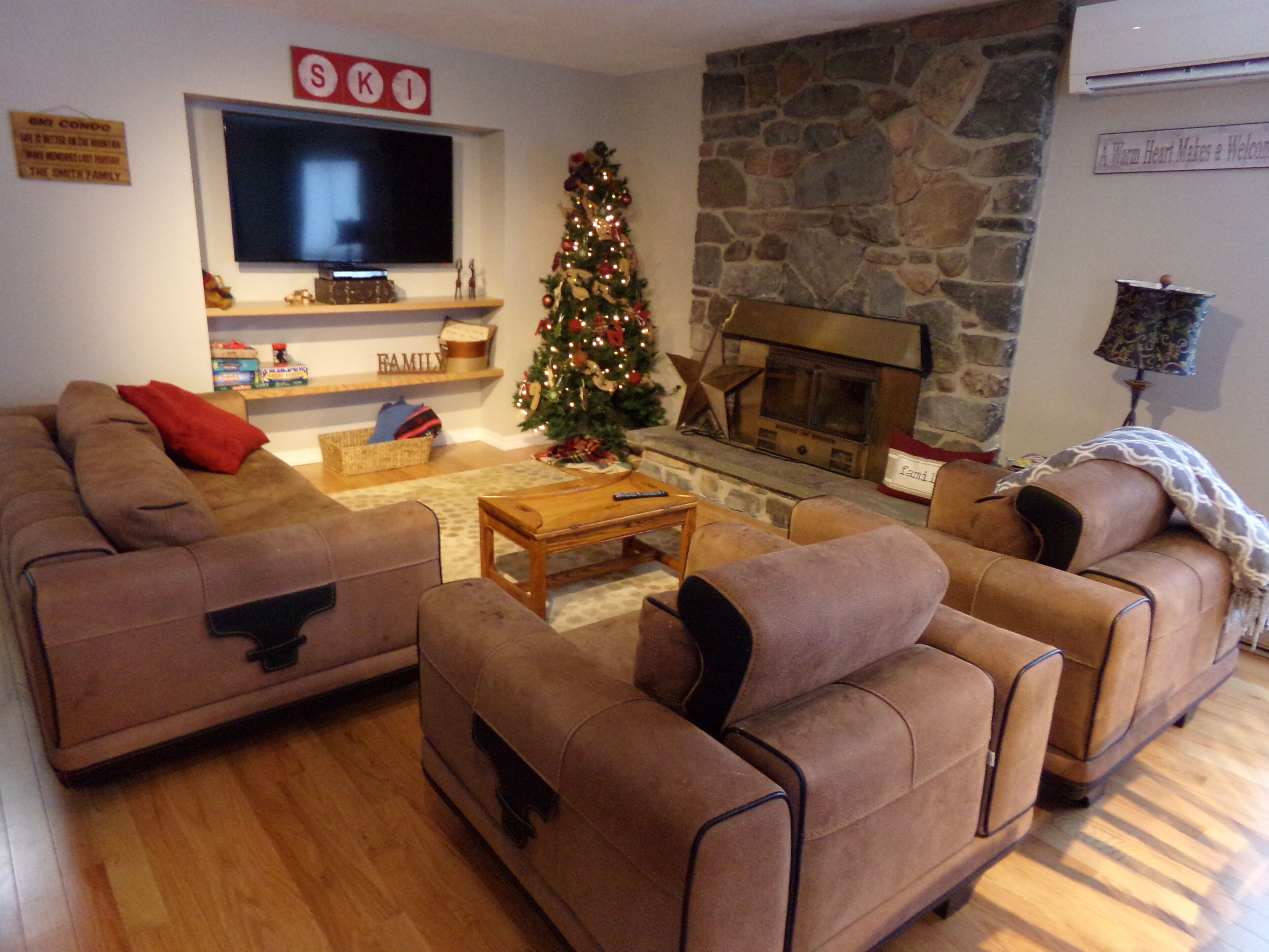 Ski in and Out Condo! Fresh Mountain Air! 
