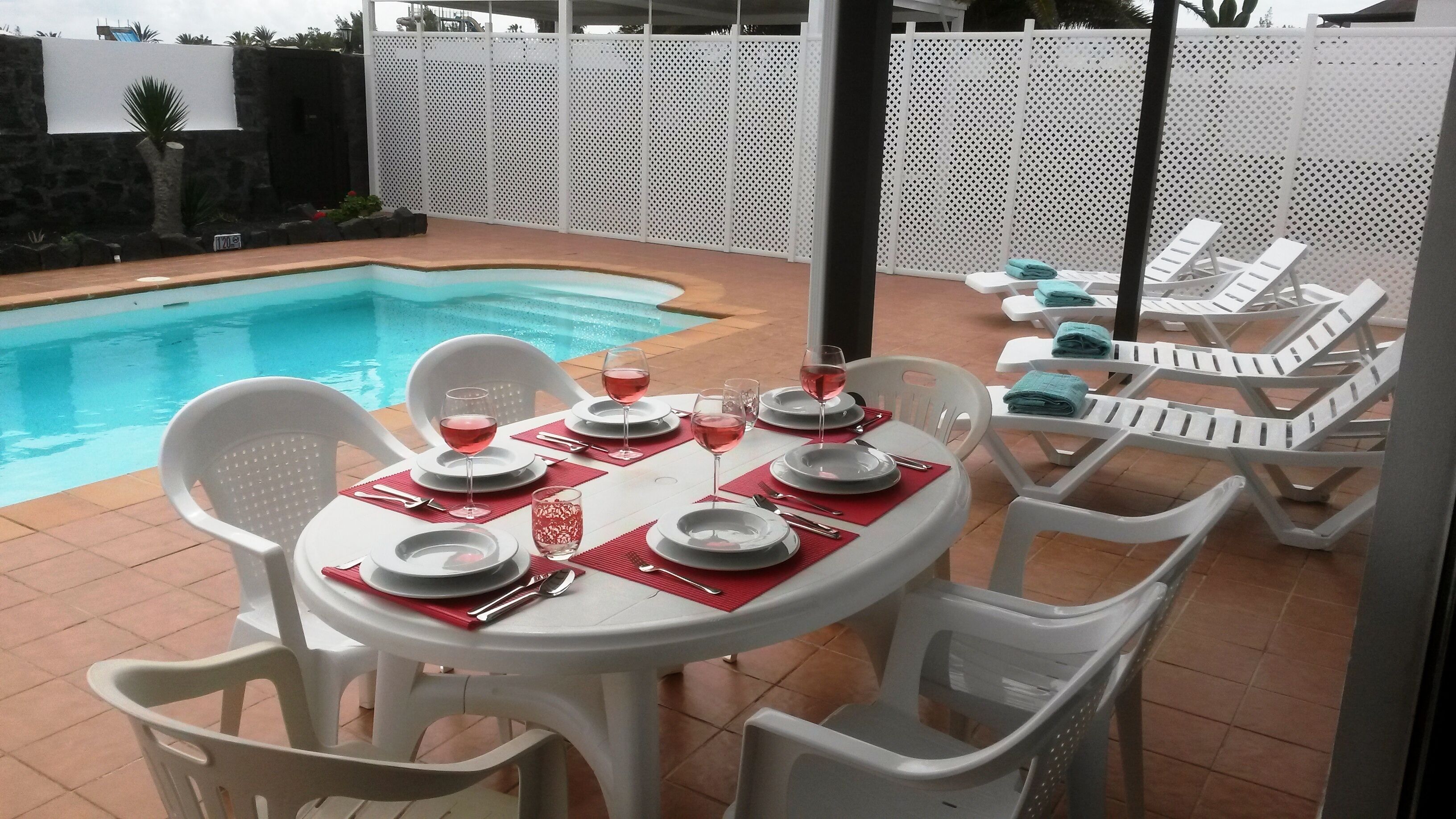 Villa(Heated Pool) or Apartment, MESH WiFi6, Smart TV, 15/20 mins Walk to Centre