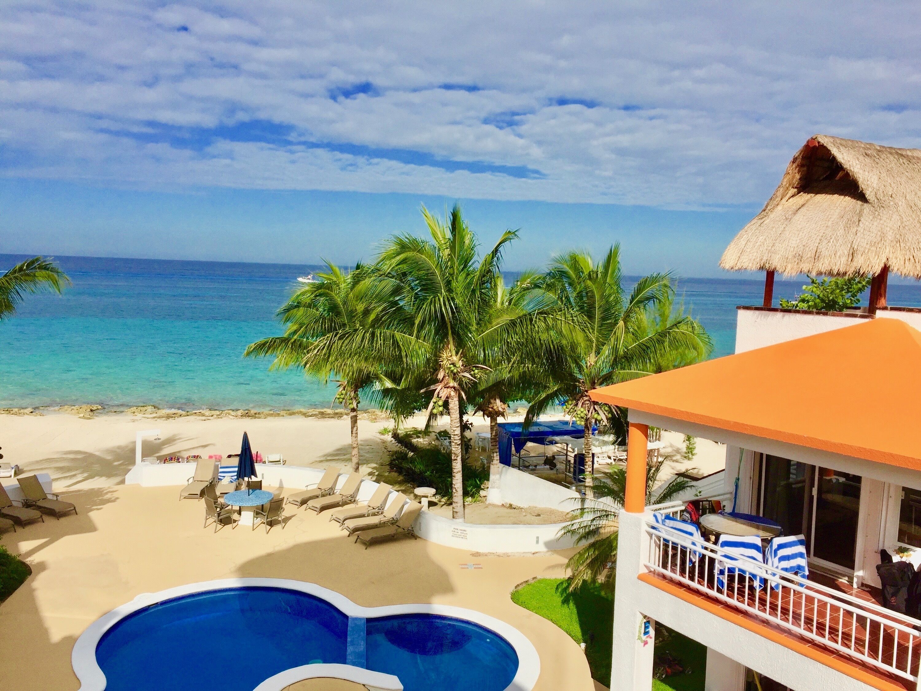 First floor. Beach House. Private beach. Next to Chankanaab. AC. Free Wifi. Gril