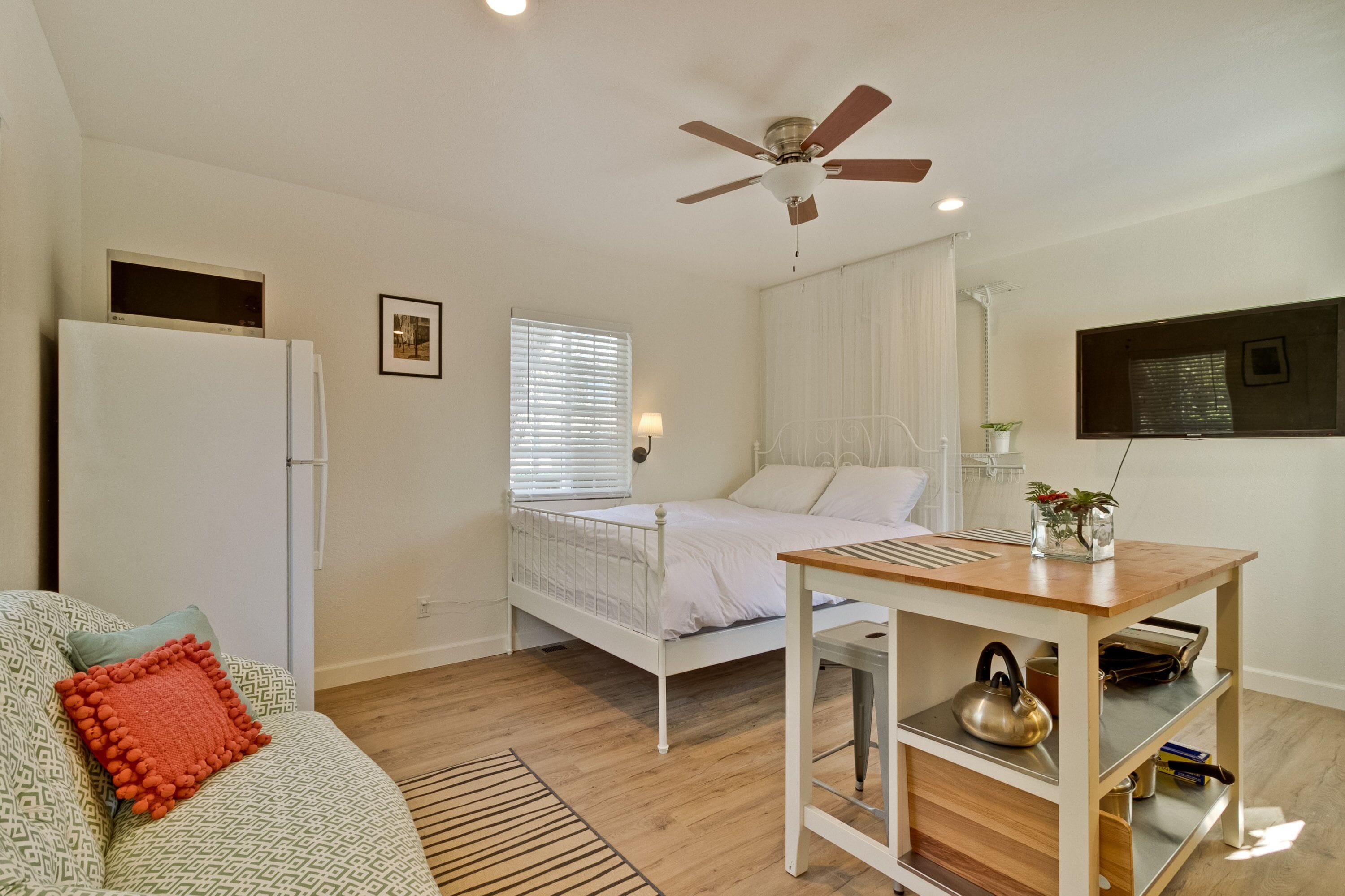 Cozy studio with A/C 1B/1B in San Mateo, California. No pet/smoke