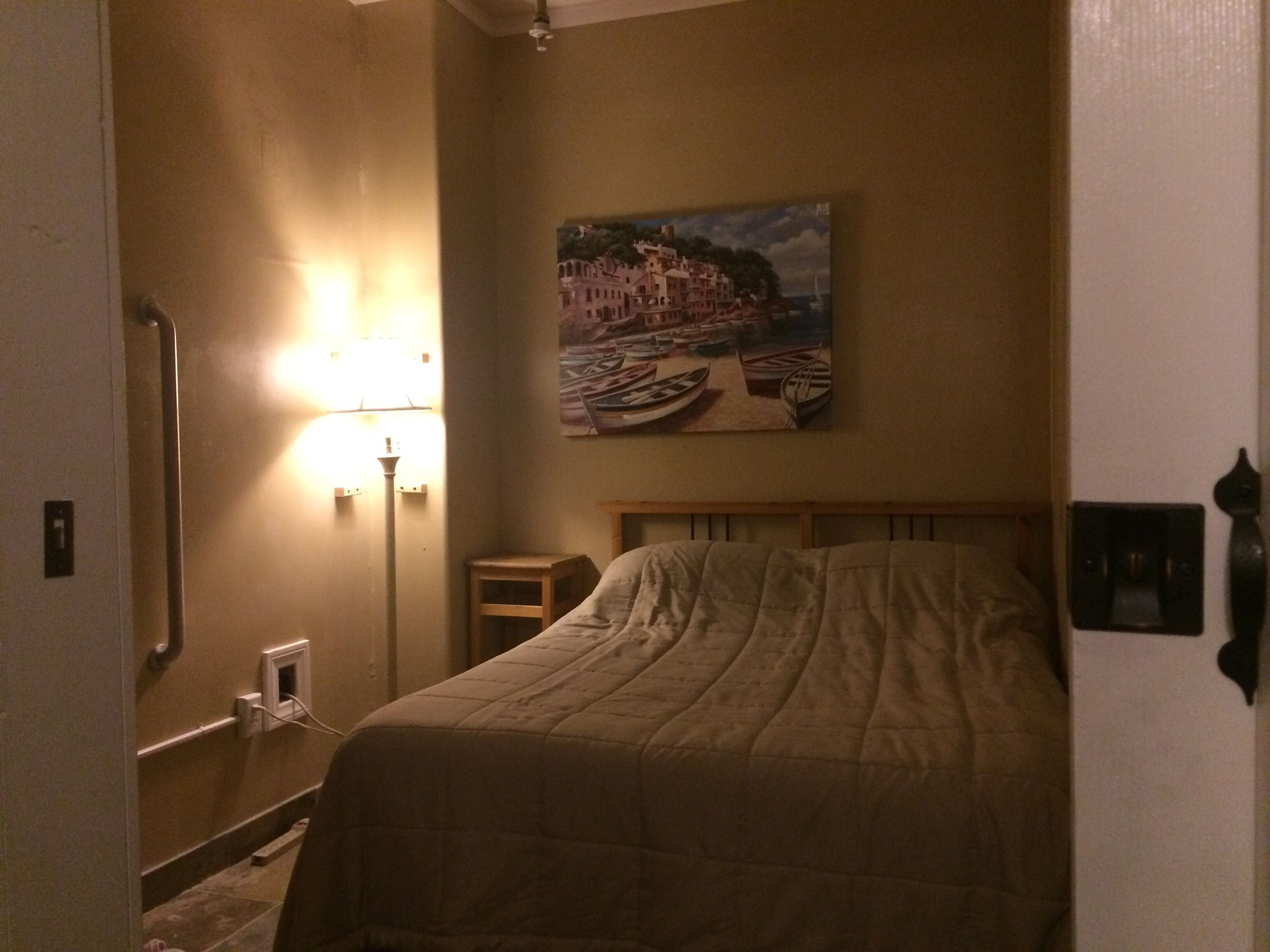 less than 1 block 2 ocean 2 bed 1 bath converted office/studio 