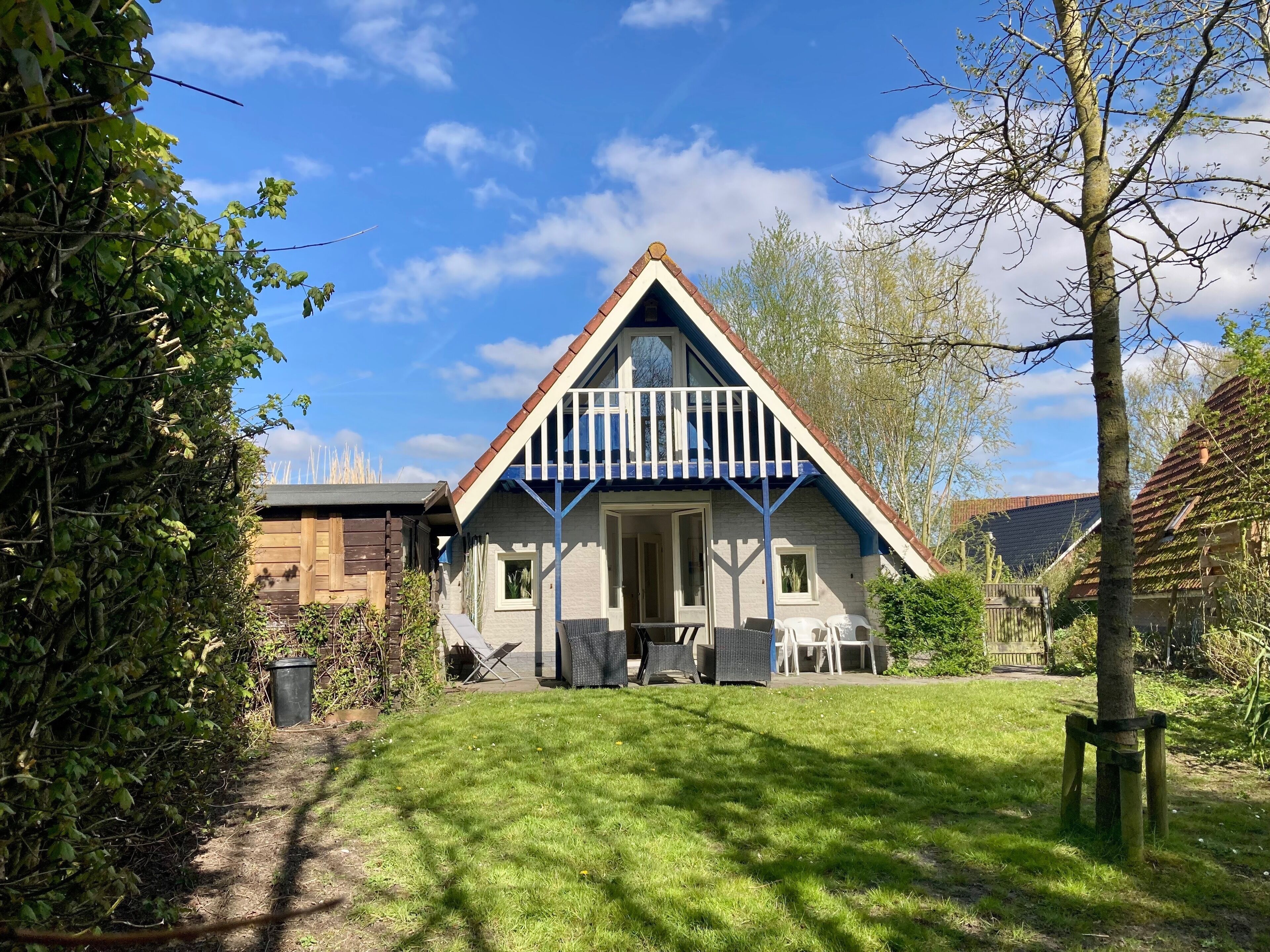 6pers. House with a private terrace and garden by the Lauwersmeer