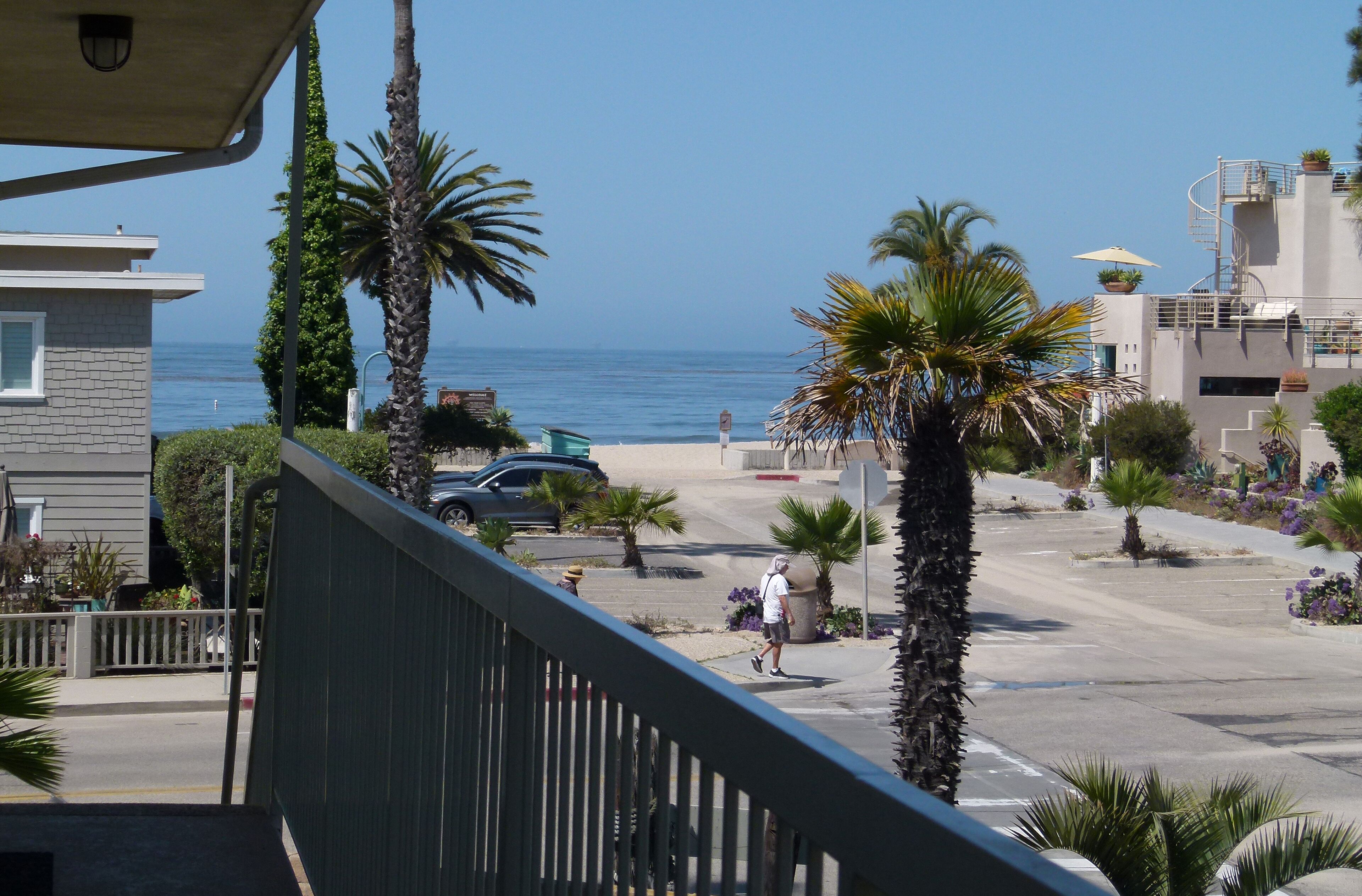 Just a few steps from Carpinteria State Beach. Bright, clean and cozy. 