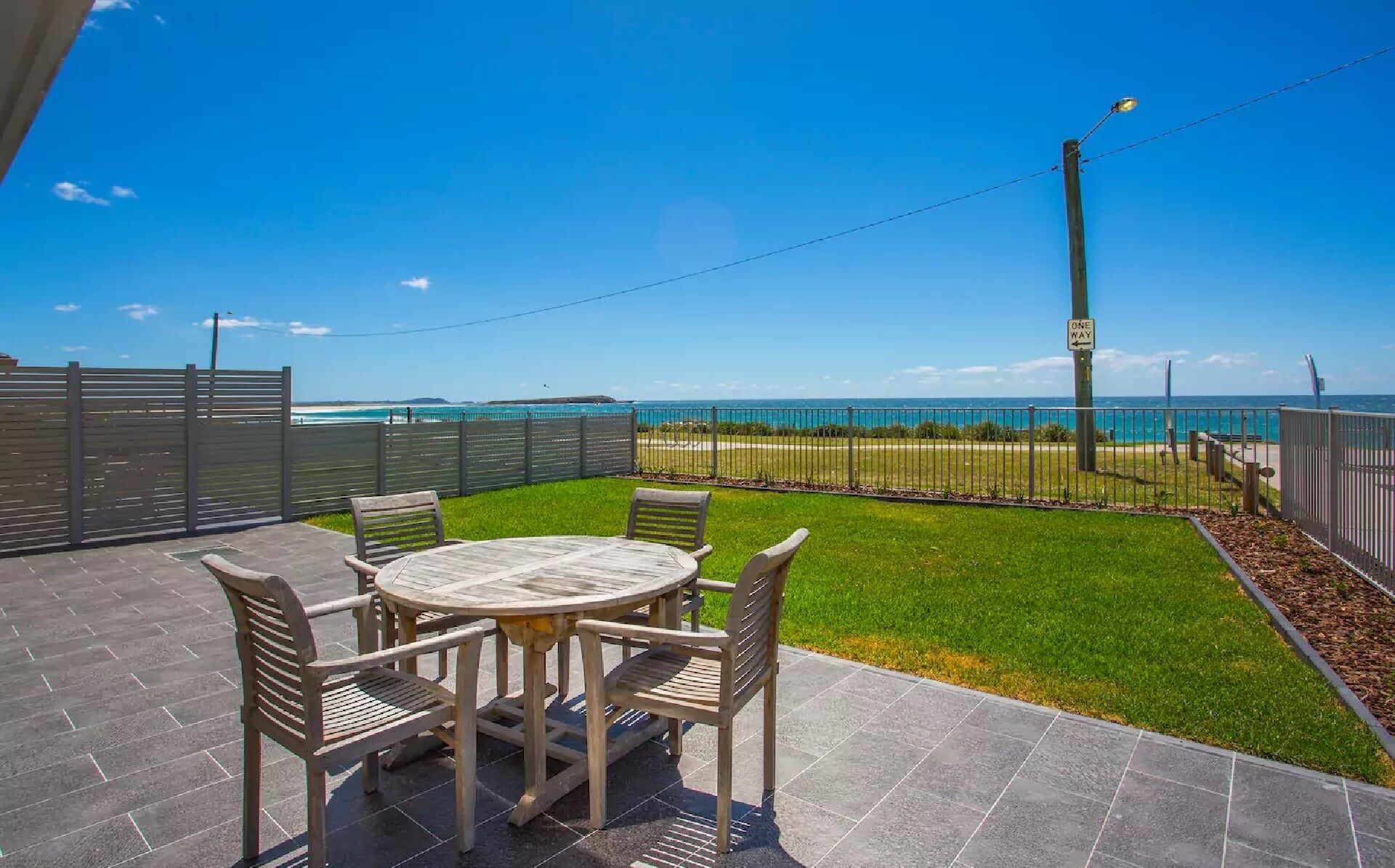 Beachfront Holiday Studio with Garden