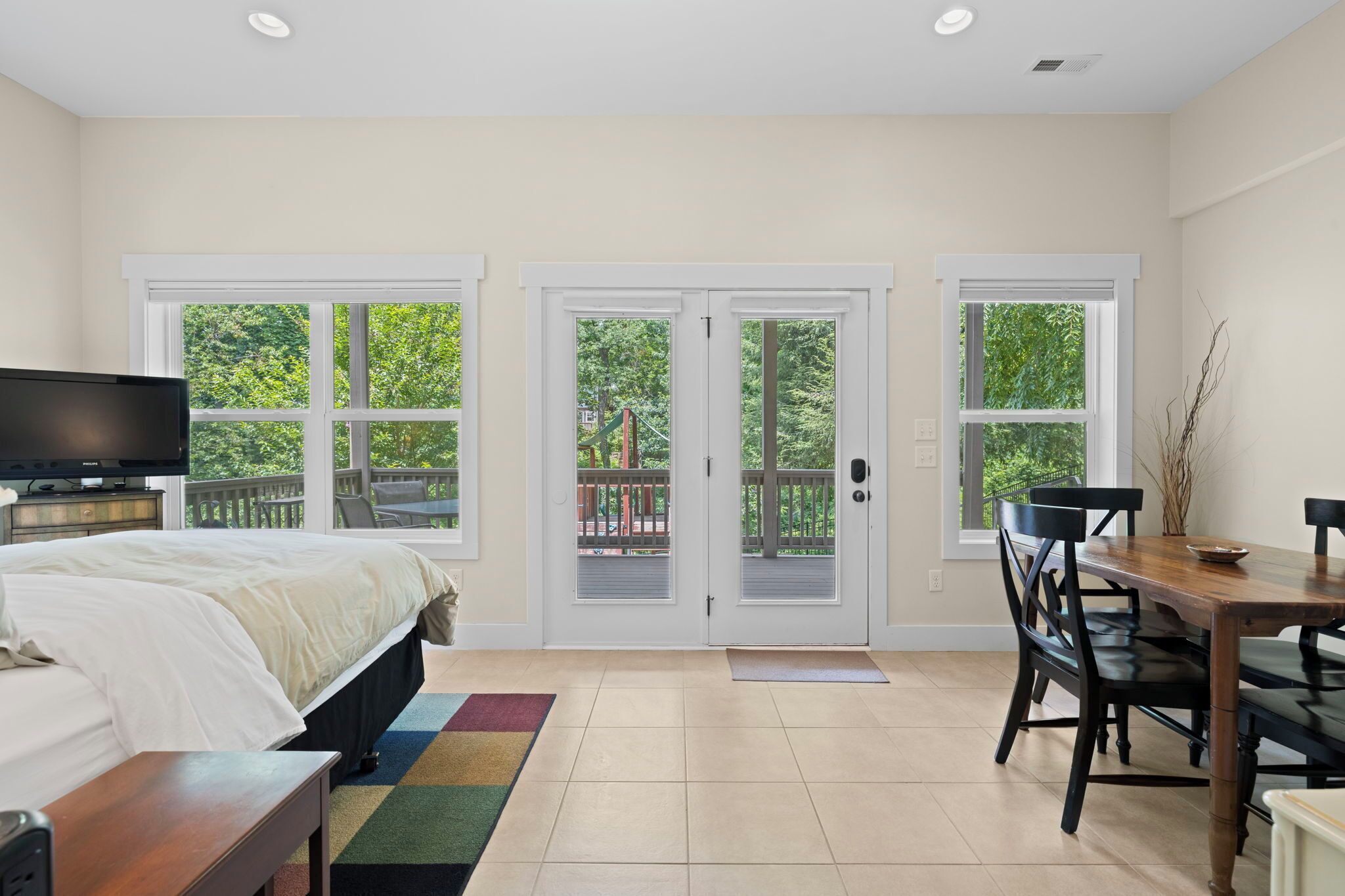 A Suite in Montford! Kid friendly and close to downtown!