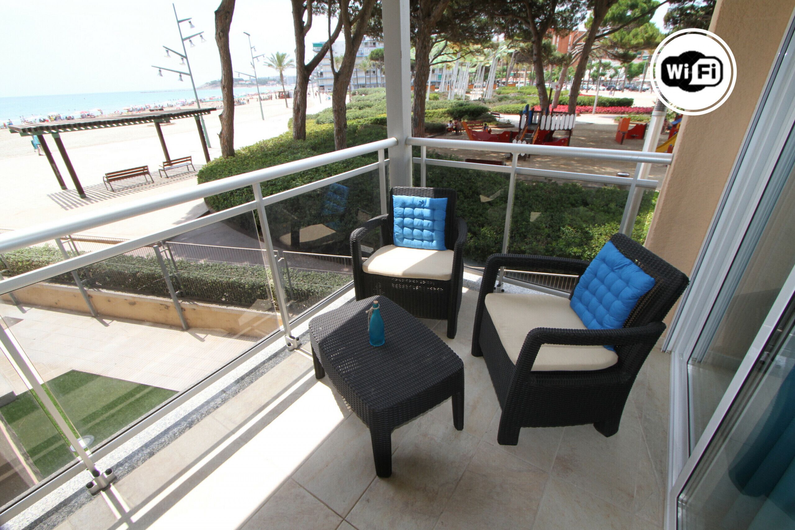 Apartment on the seafront in La Pineda-Turismar