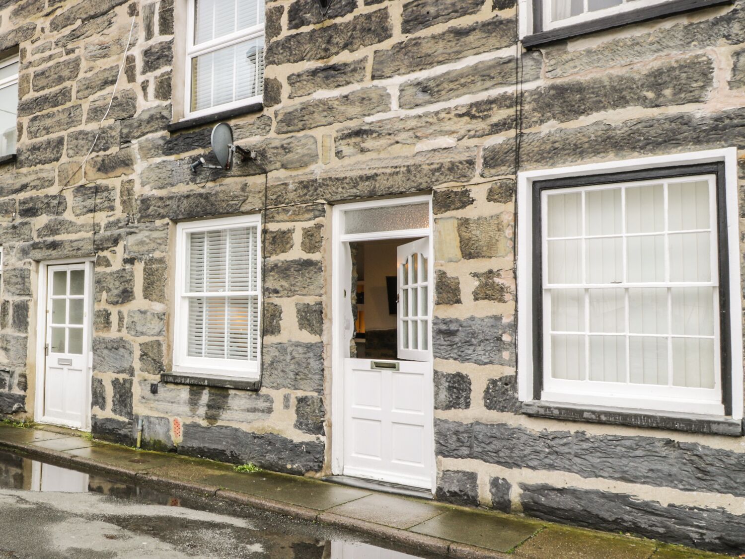 LLYS MADOC, romantic, luxury holiday cottage in Porthmadog