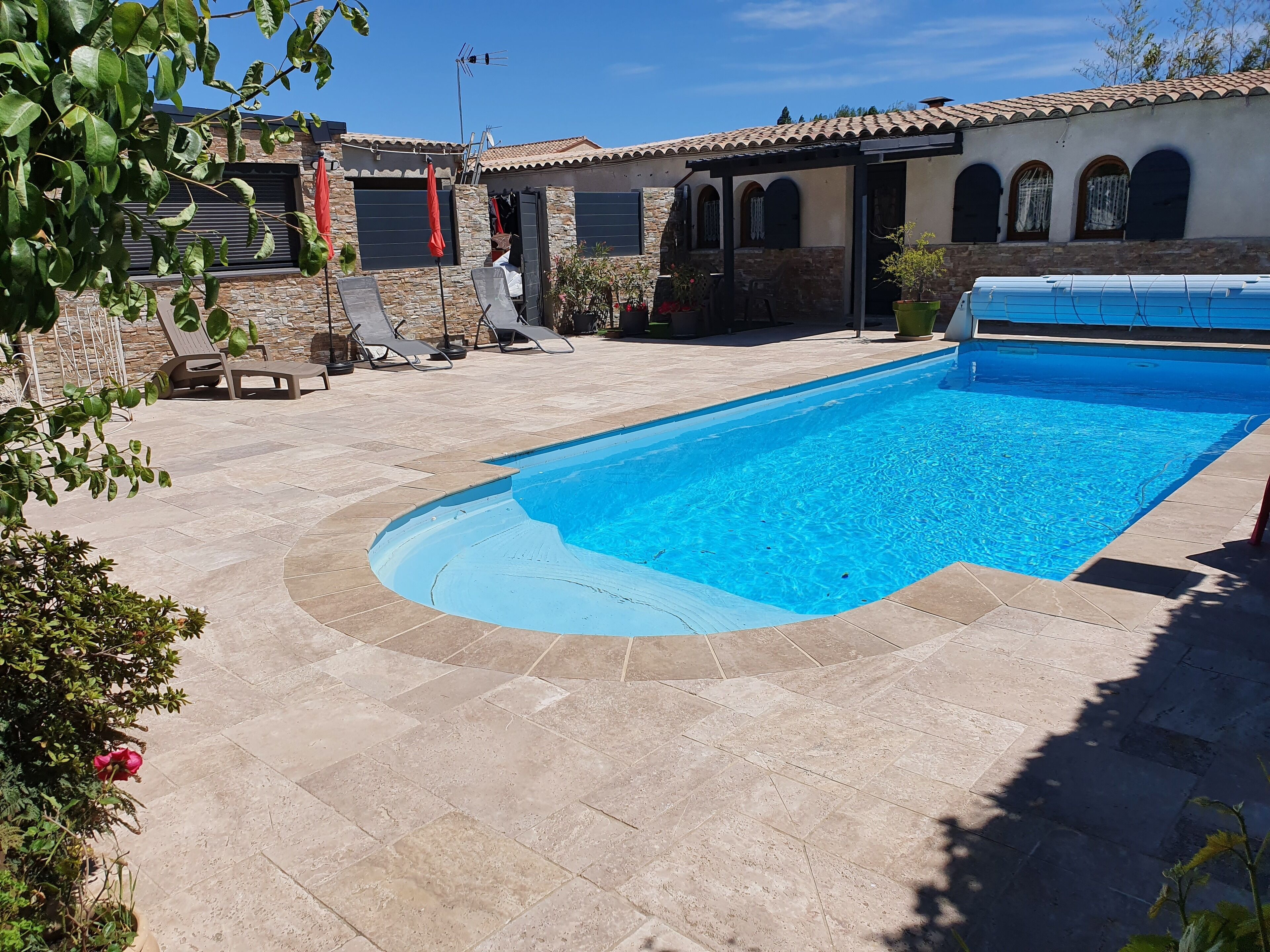 1 double bed 140 - 1 sofa bed for 2 - furnished, fully equipped - 5 mins Perpignan