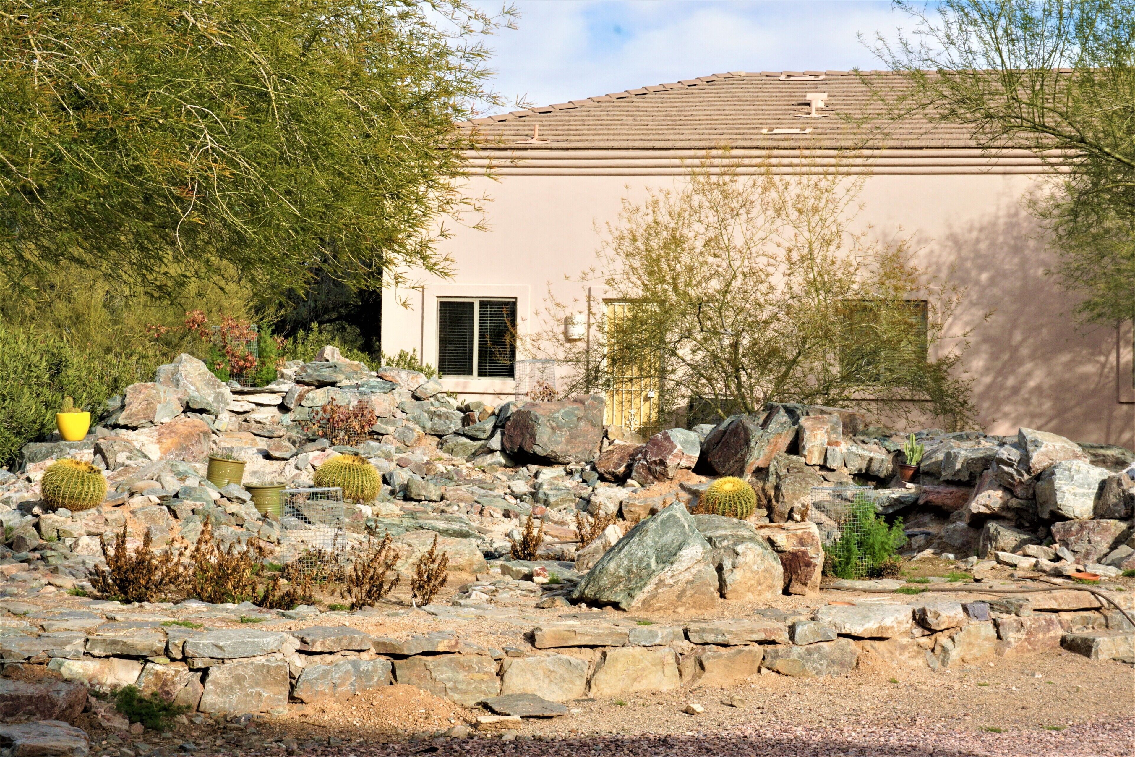Private & Comfortable: full kitchen, basic breakfast, and beautiful scenery