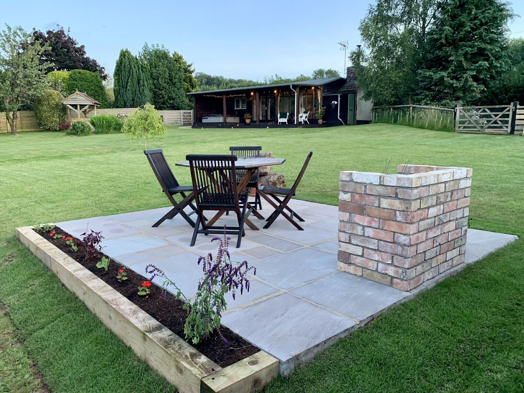 Eden Lodge (with private hot tub)
