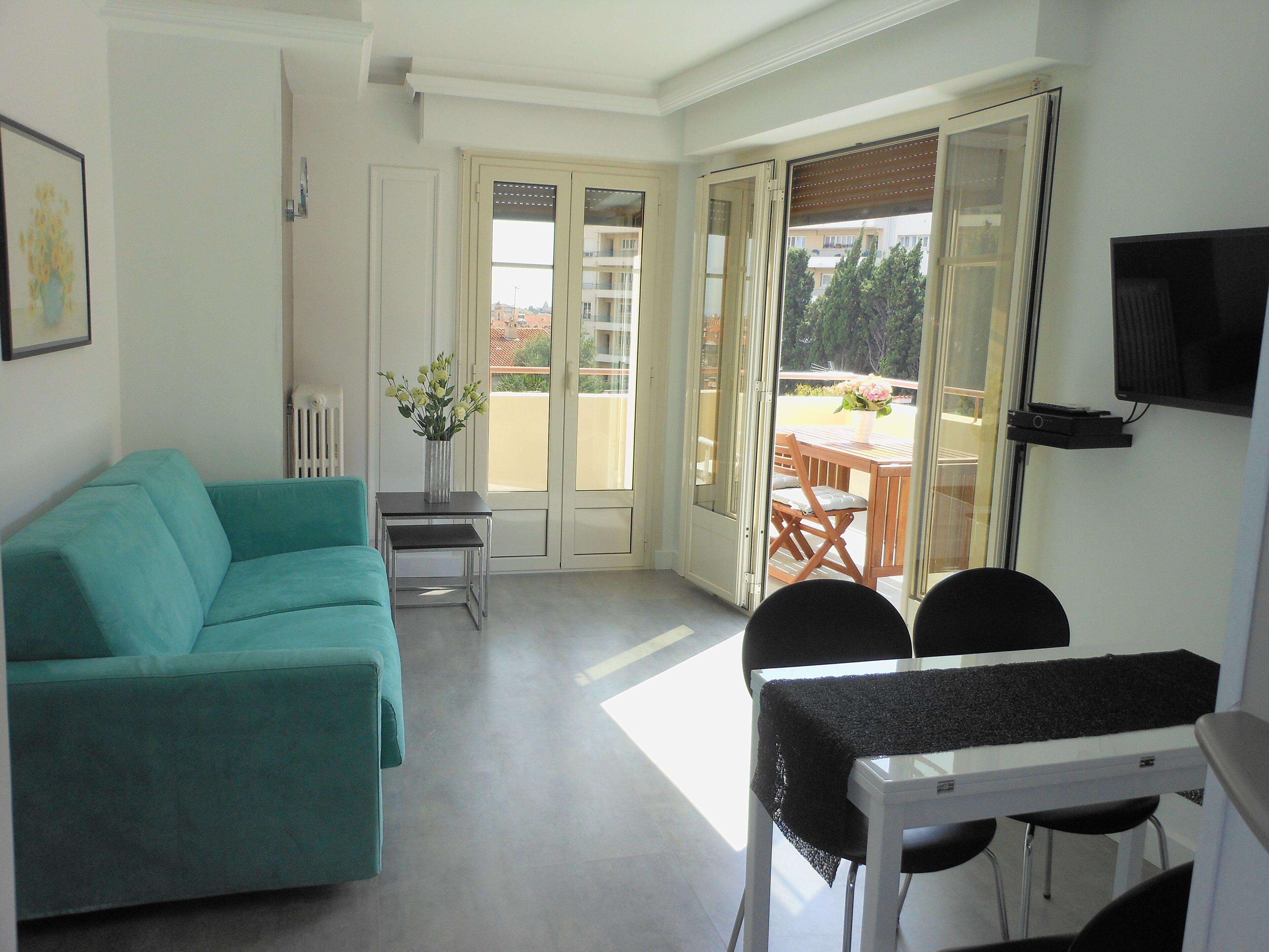 Stylish, central, top floor flat, wide terrace, calm, town & sea view