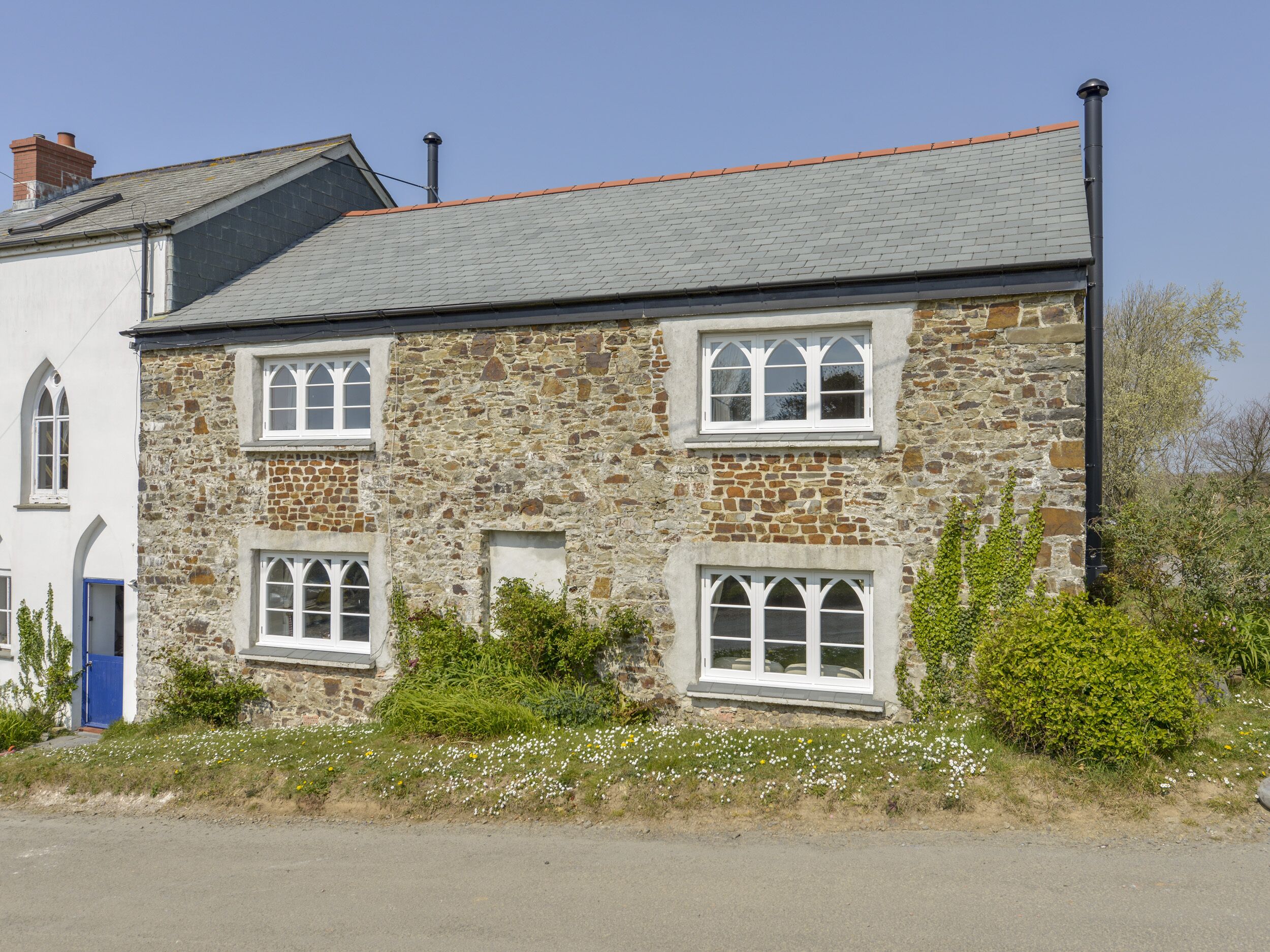 CHAPEL COTTAGE, pet friendly, with open fire in Welcombe
