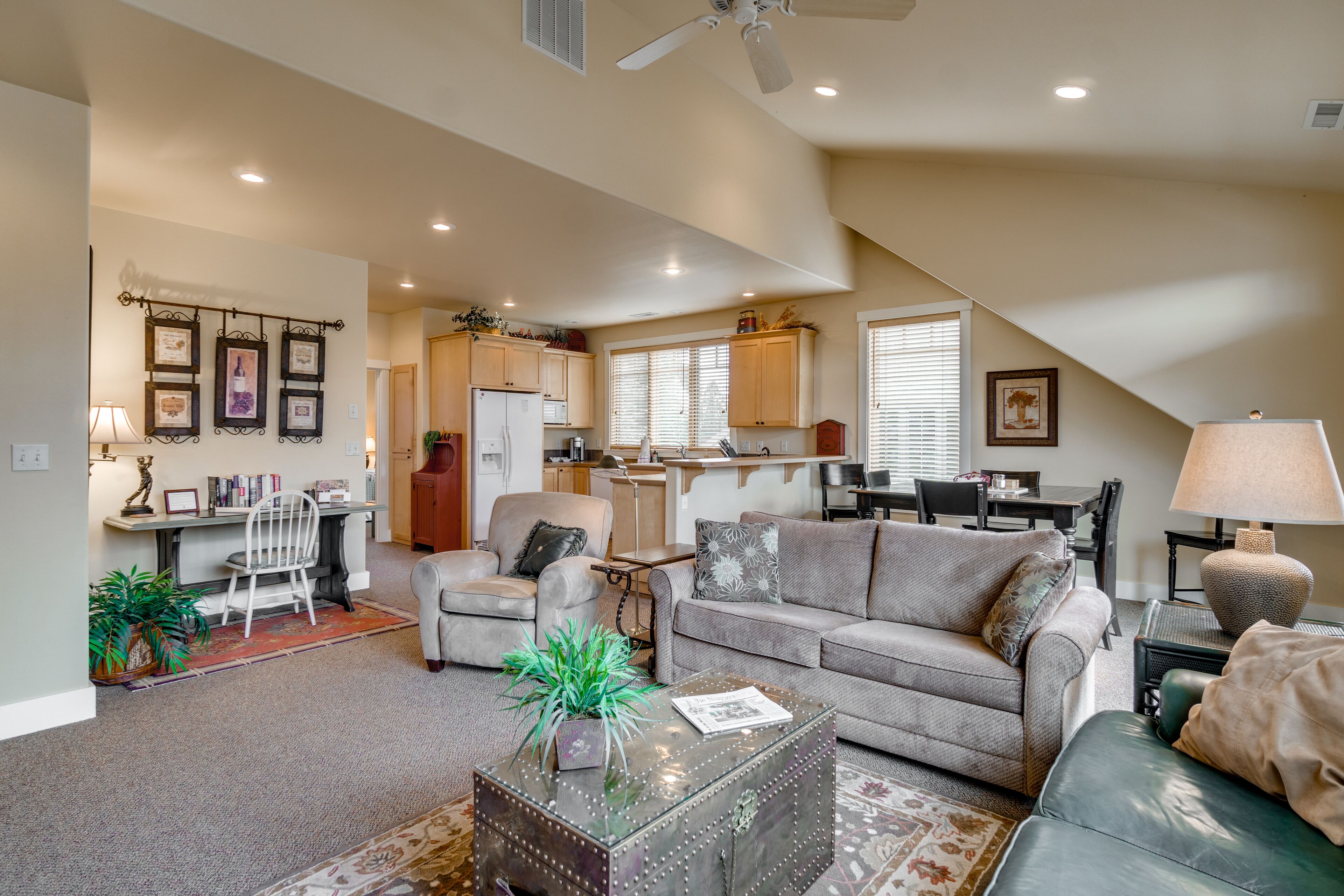 Quiet, Downtown, Spacious, Sisters Coffee 2 Blocks, Galleries 1 Block, Five Star