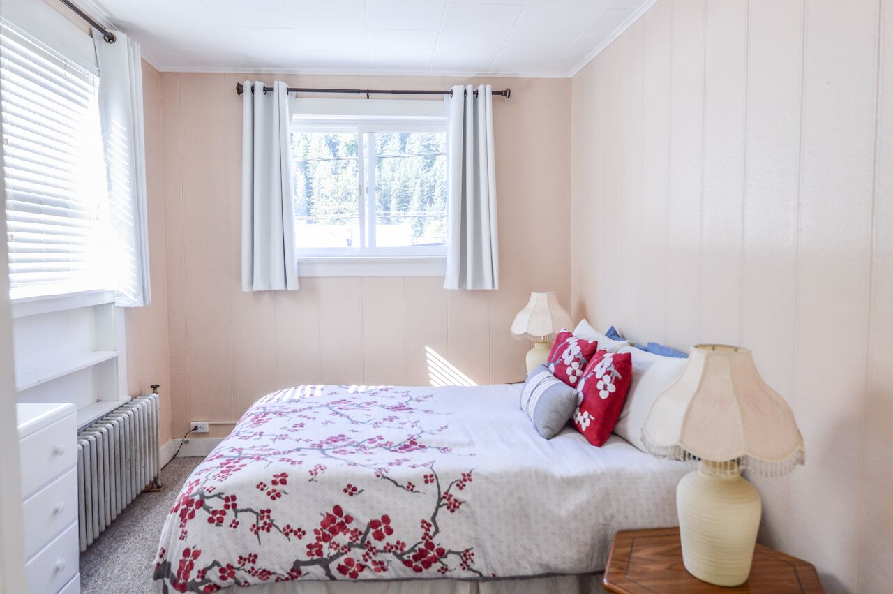 Sweet Little Apartment in Historical Downtown Seward