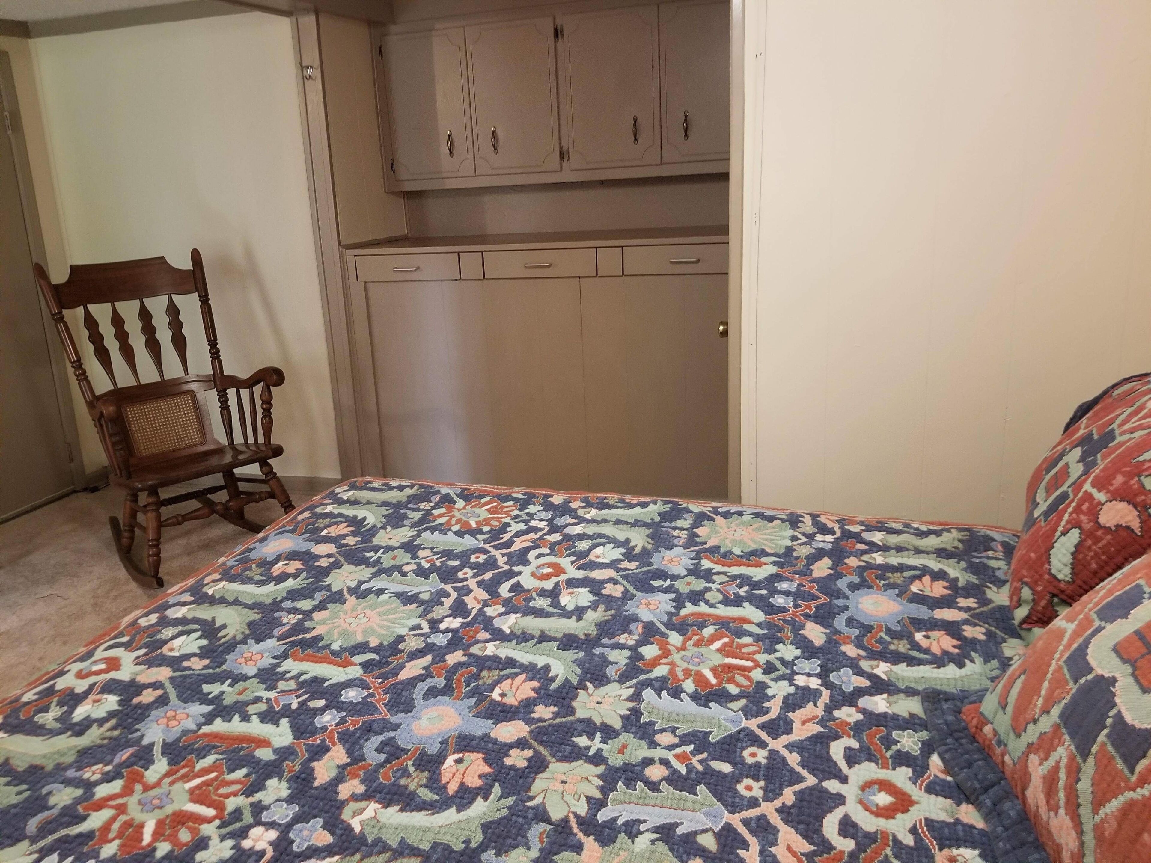 Private, cozy nook: Country Feel, City Access