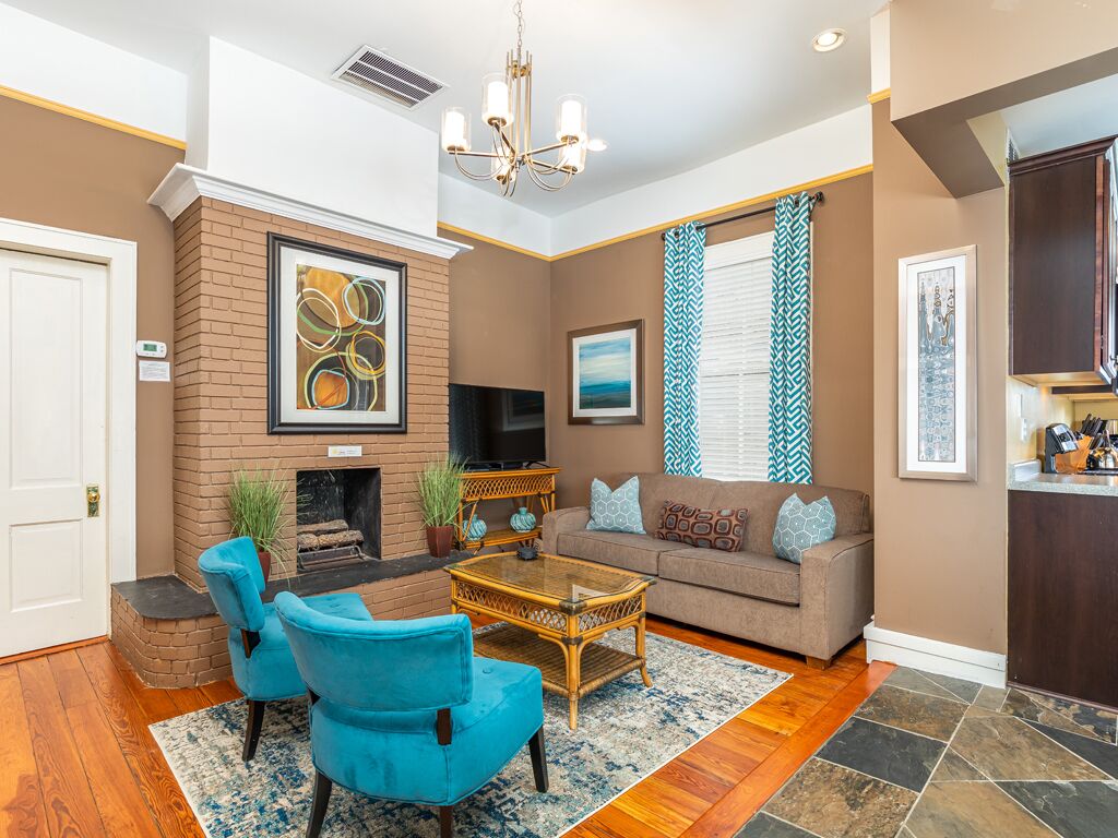 Park View B | Great Location, Updated Apartment!
