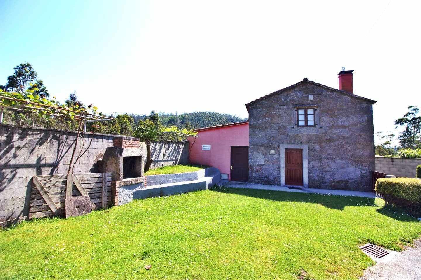 Ref. 11109 Casita con jardín y barbacoa