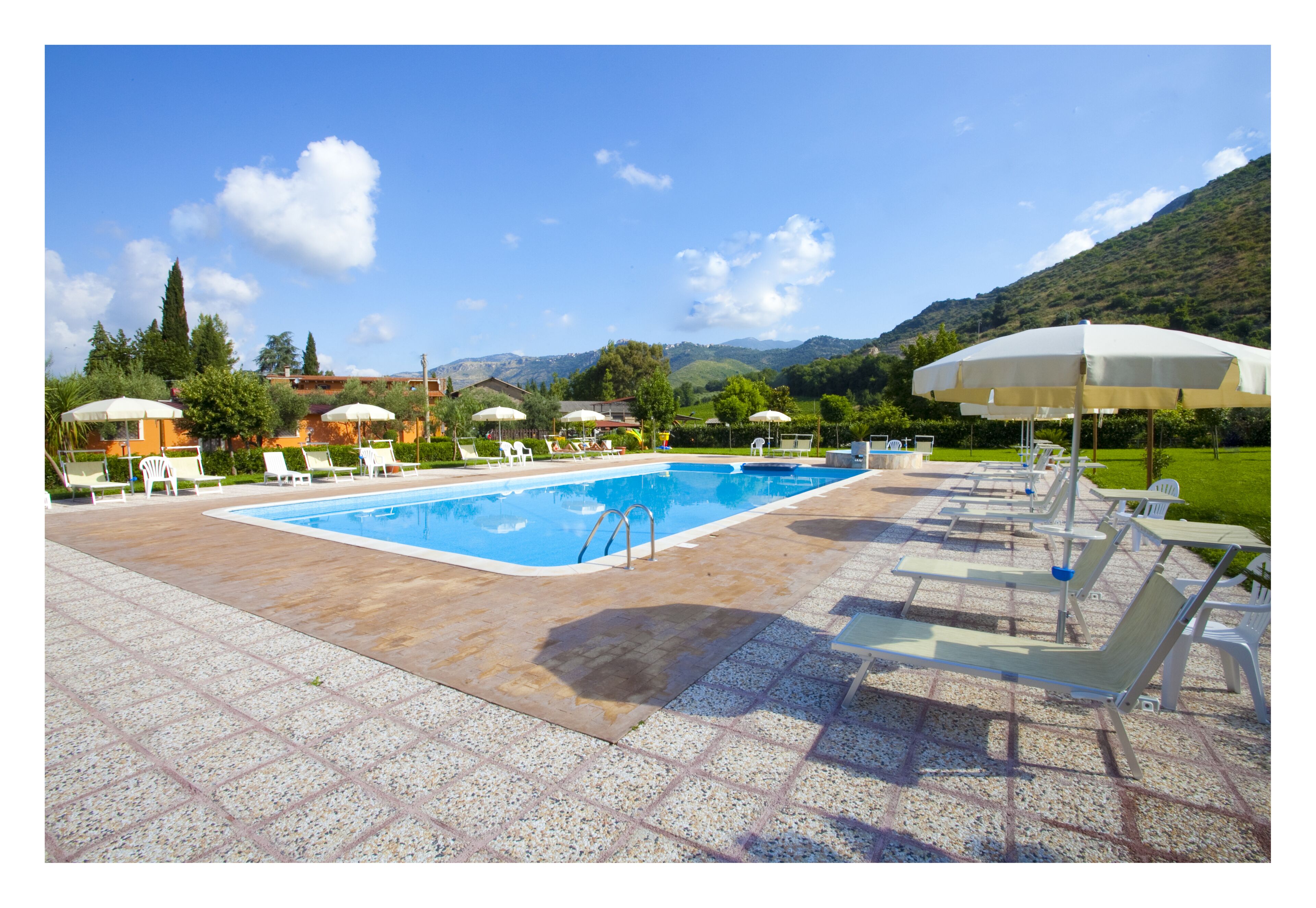 Apartment with pool use, terrace, historical centre, for family