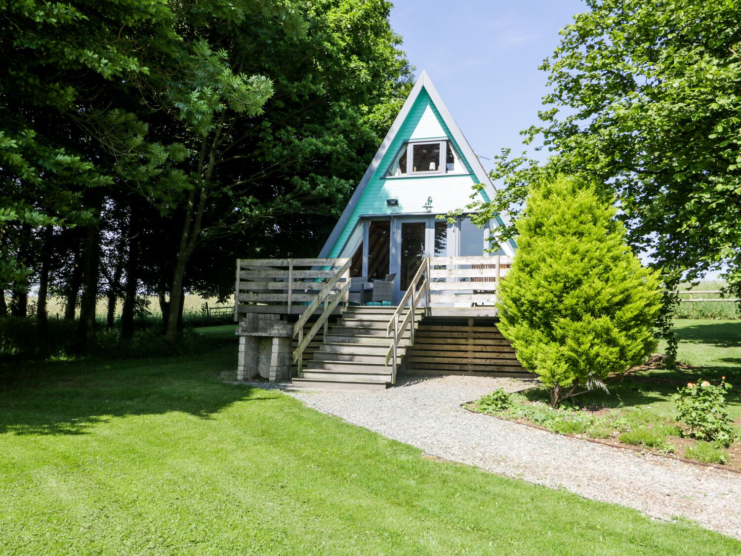 APPLE TREE LODGE, pet friendly, with a garden in Gillingham