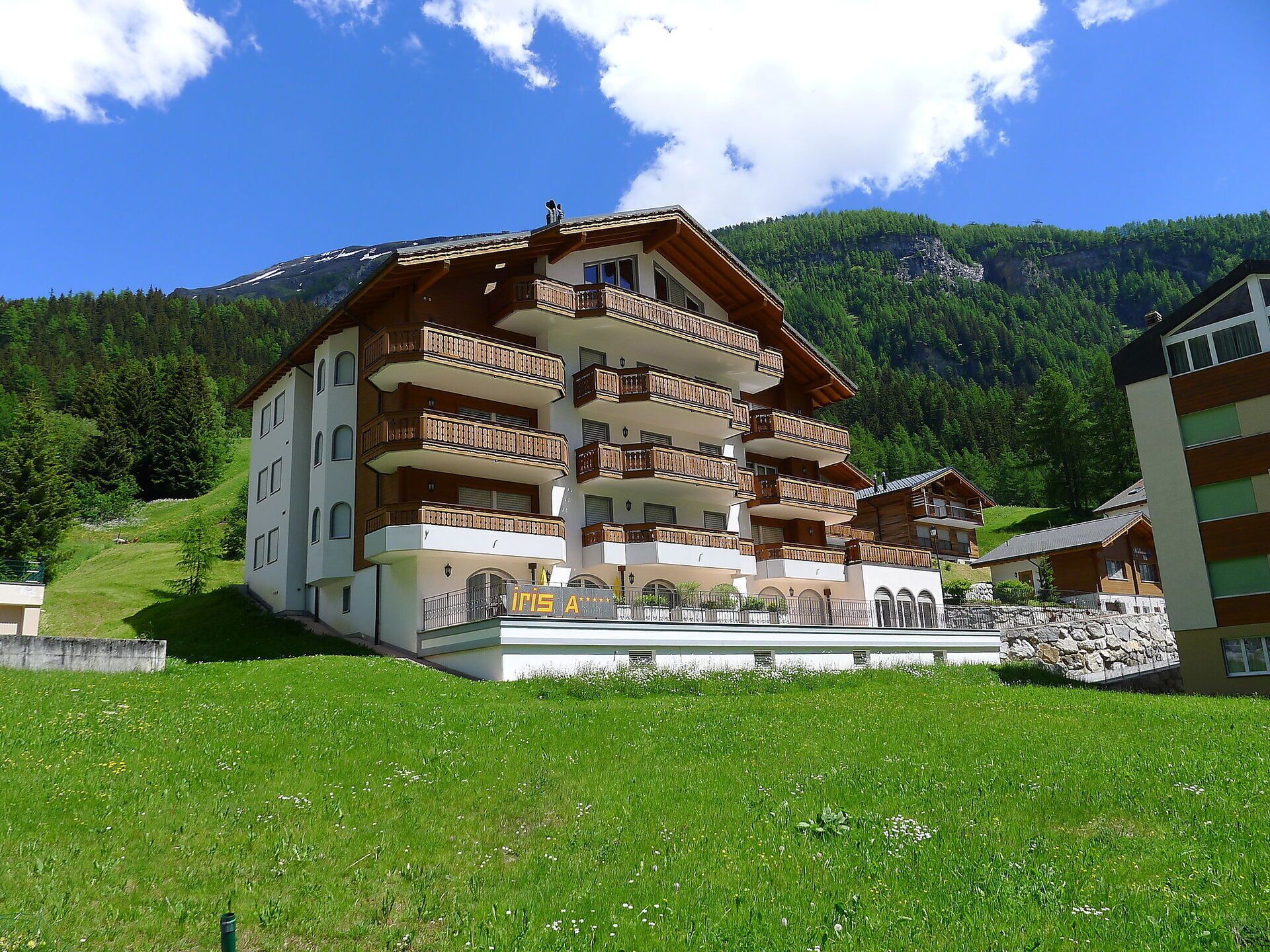 Lovely apartment for 8 guests with WIFI, hot tub, TV, balcony and parking