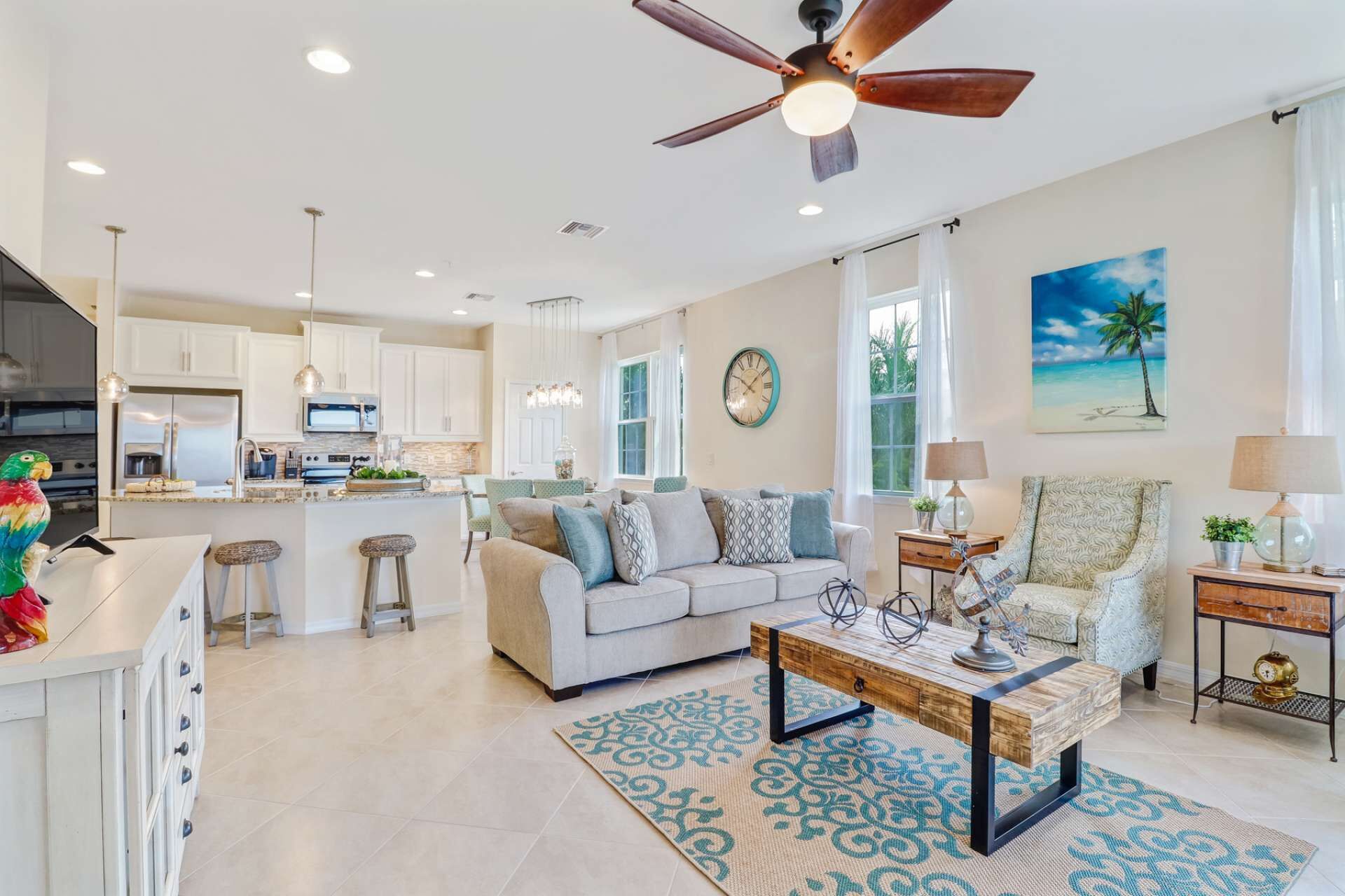 Exquisite Condo! Quiet, Gated Community, Pool, Short Drive to Beach & Beach Gear Provided