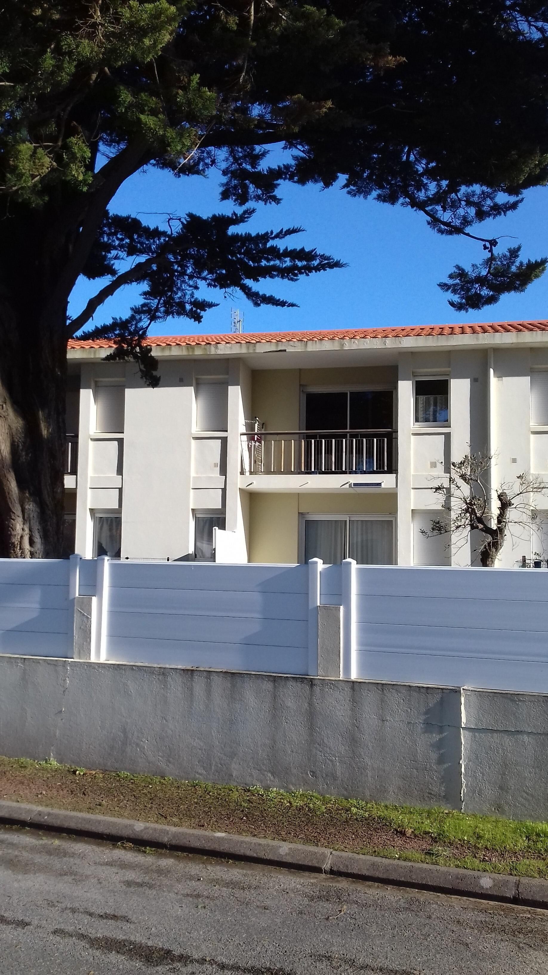 Bright studio on the edge of the forest and 5 minutes from the beach 