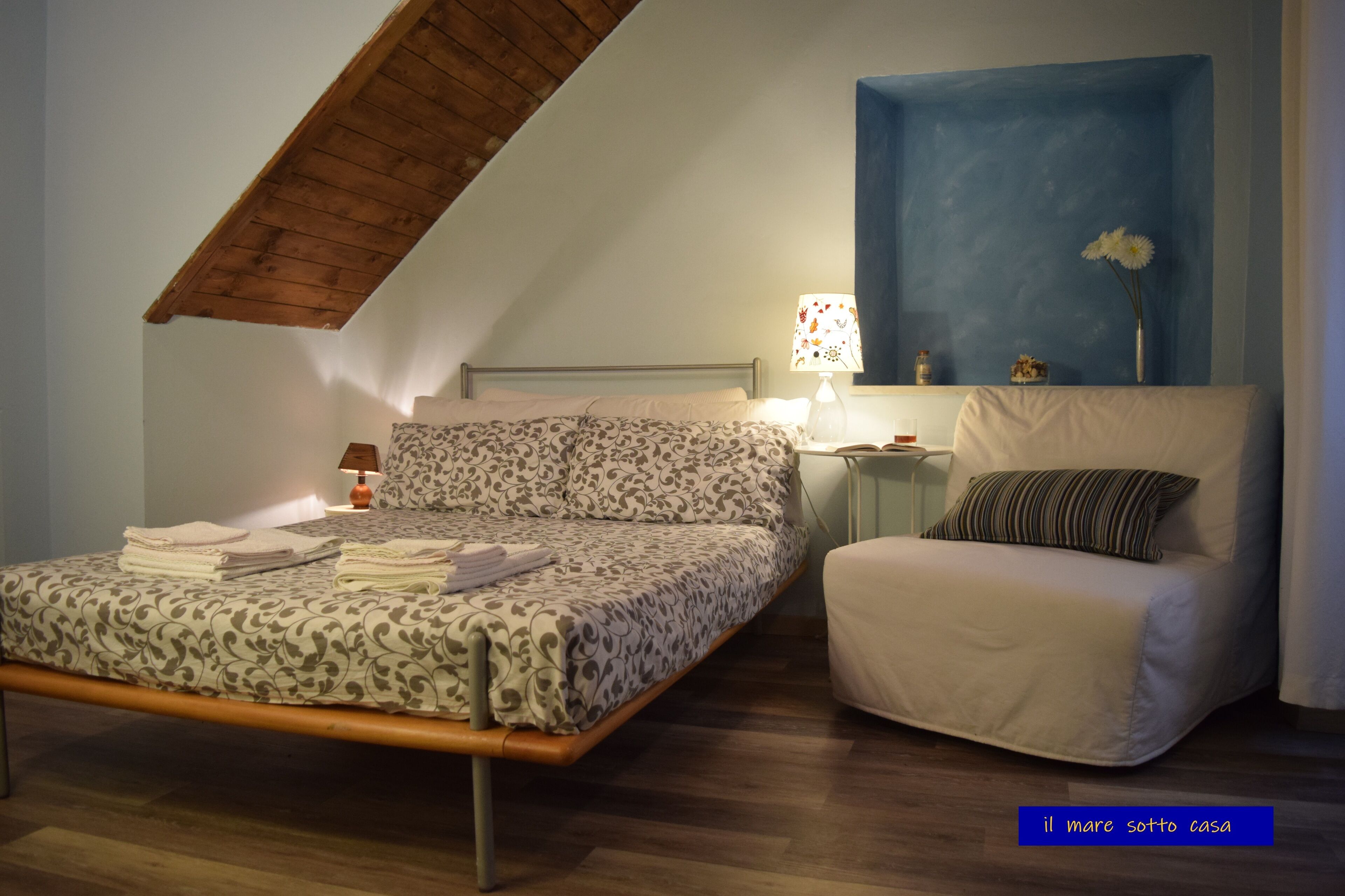 THE SEA IN FRONT. FREE parking.