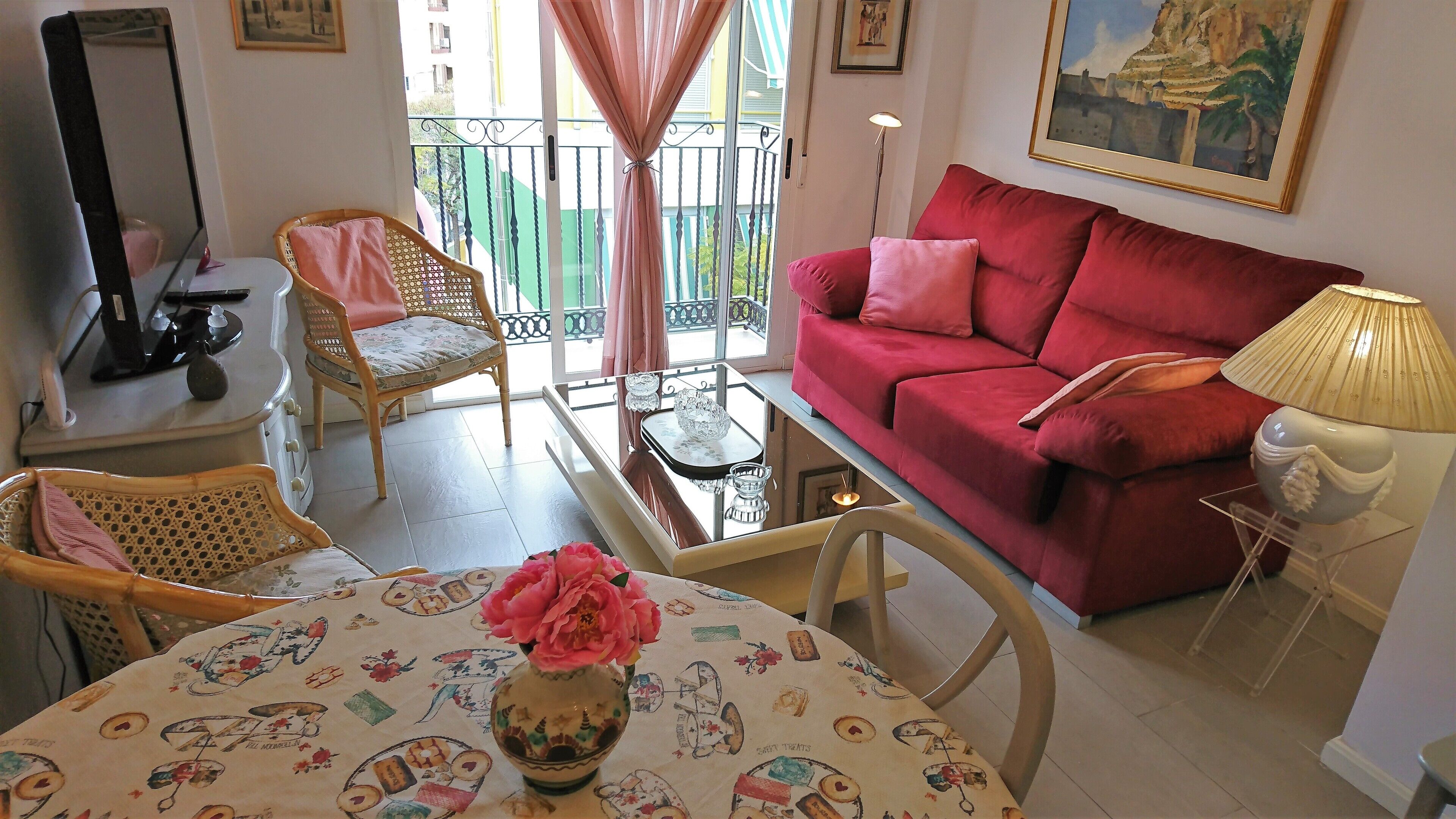COSY, ELEGANT 1 BDRM/1BATH APT--GREAT LOCATION--WIFI--50” TV & A/C