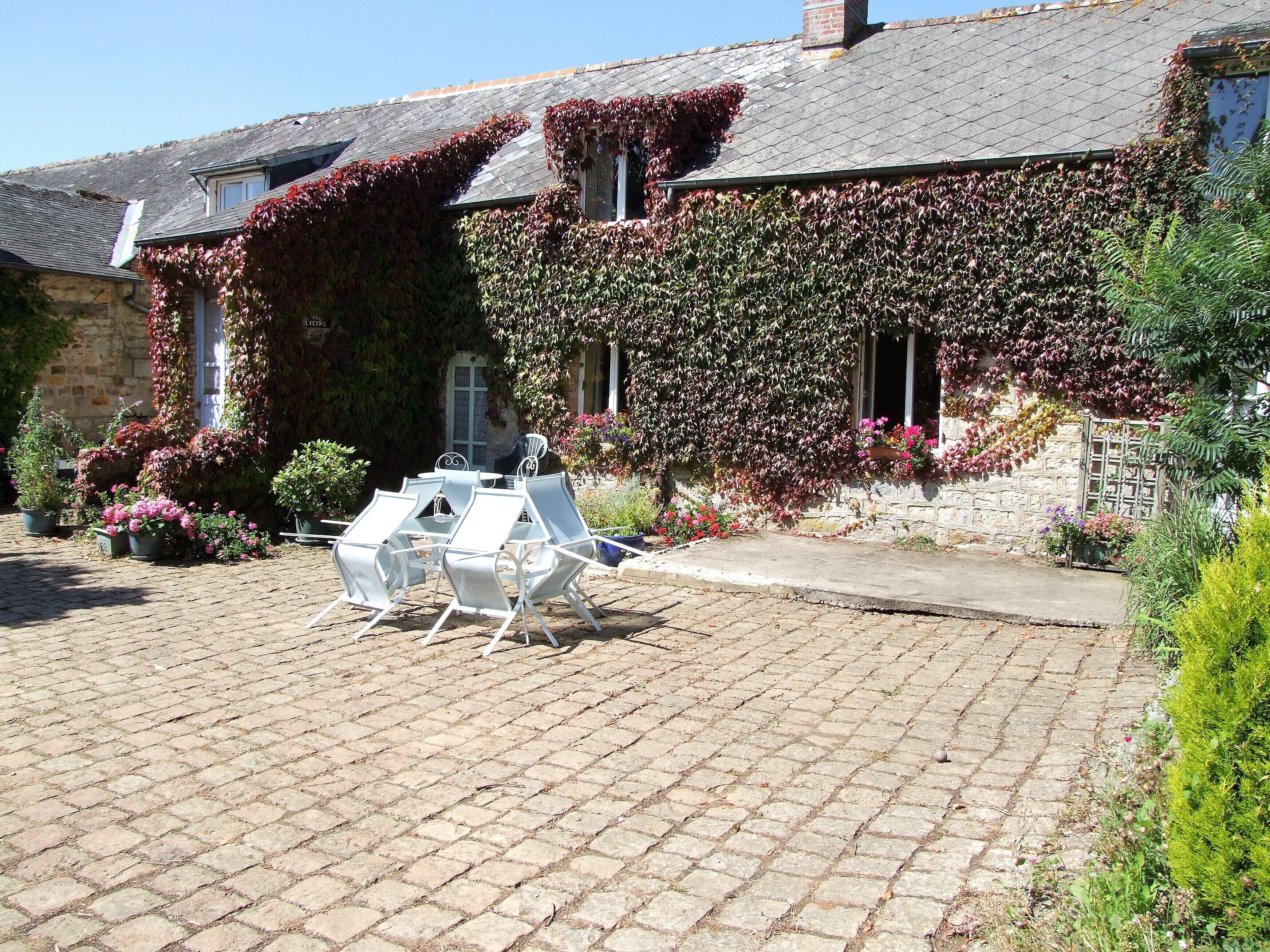 Large 3 bedroom Apartment in the French, Normandy Countryside.