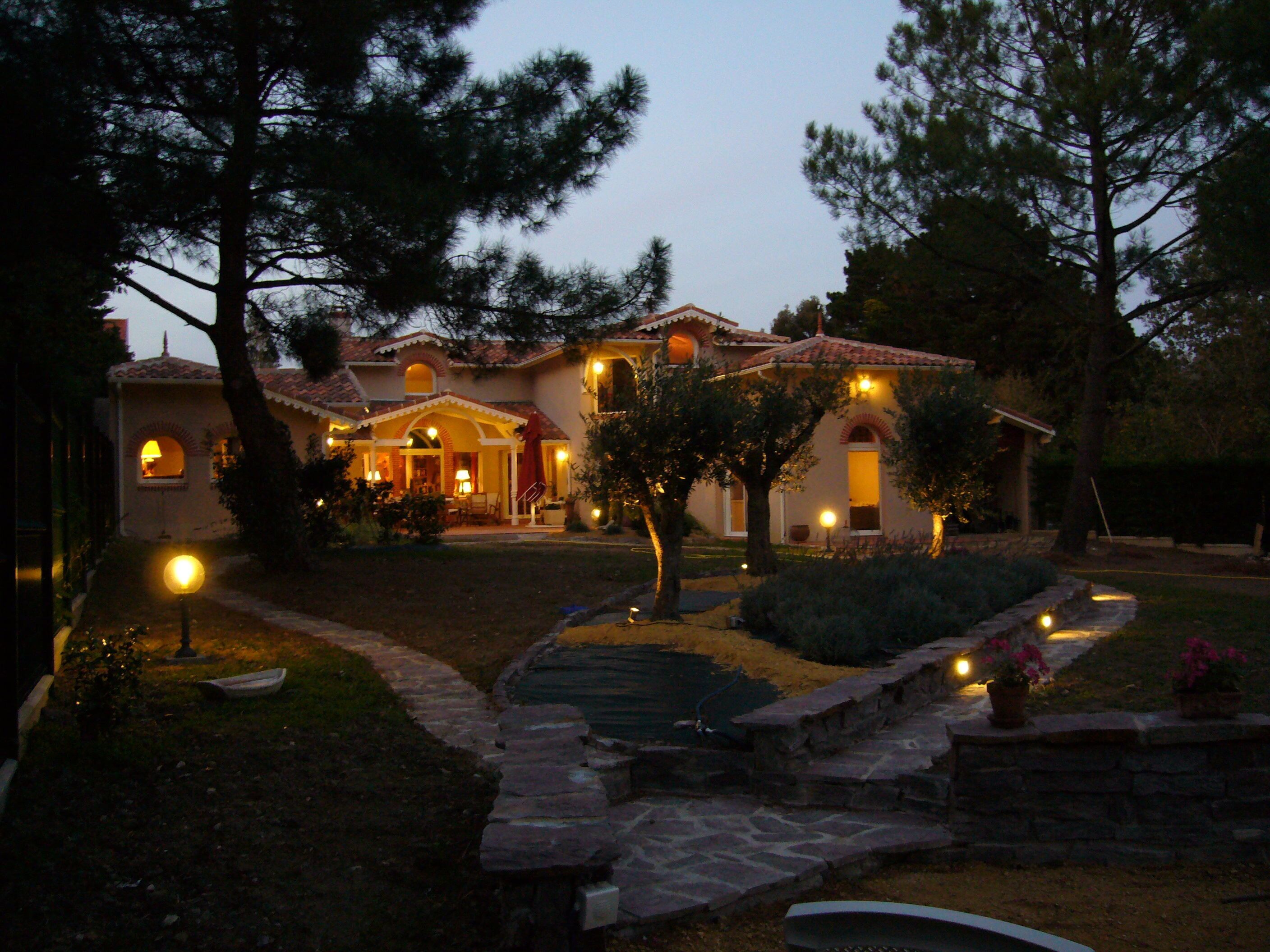 Ideally located between beaches, Golf and market town in a private property.