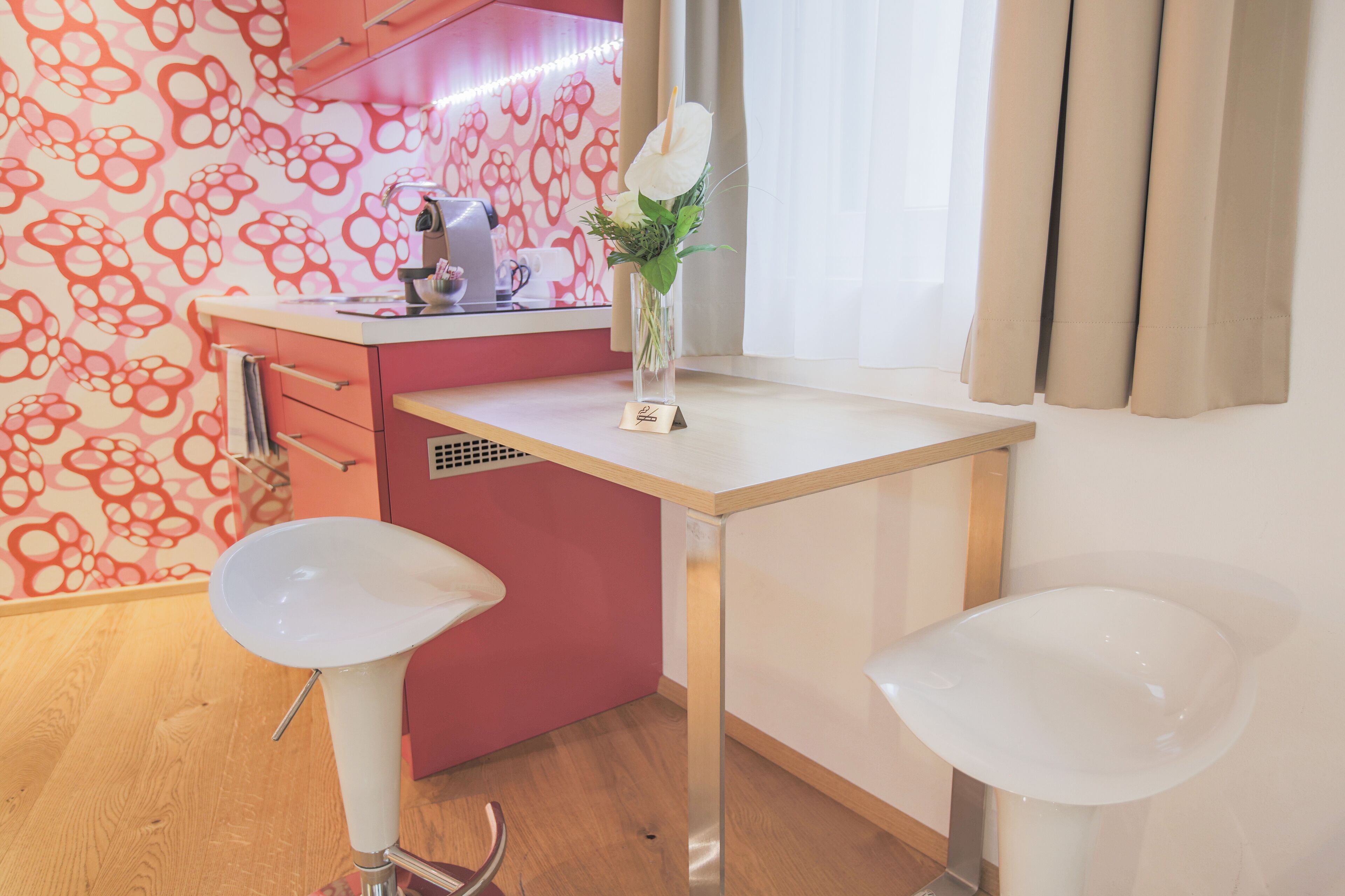 Apartments in the old town of Salzburg with pool! Only 600m from the Festspielhaus! UI