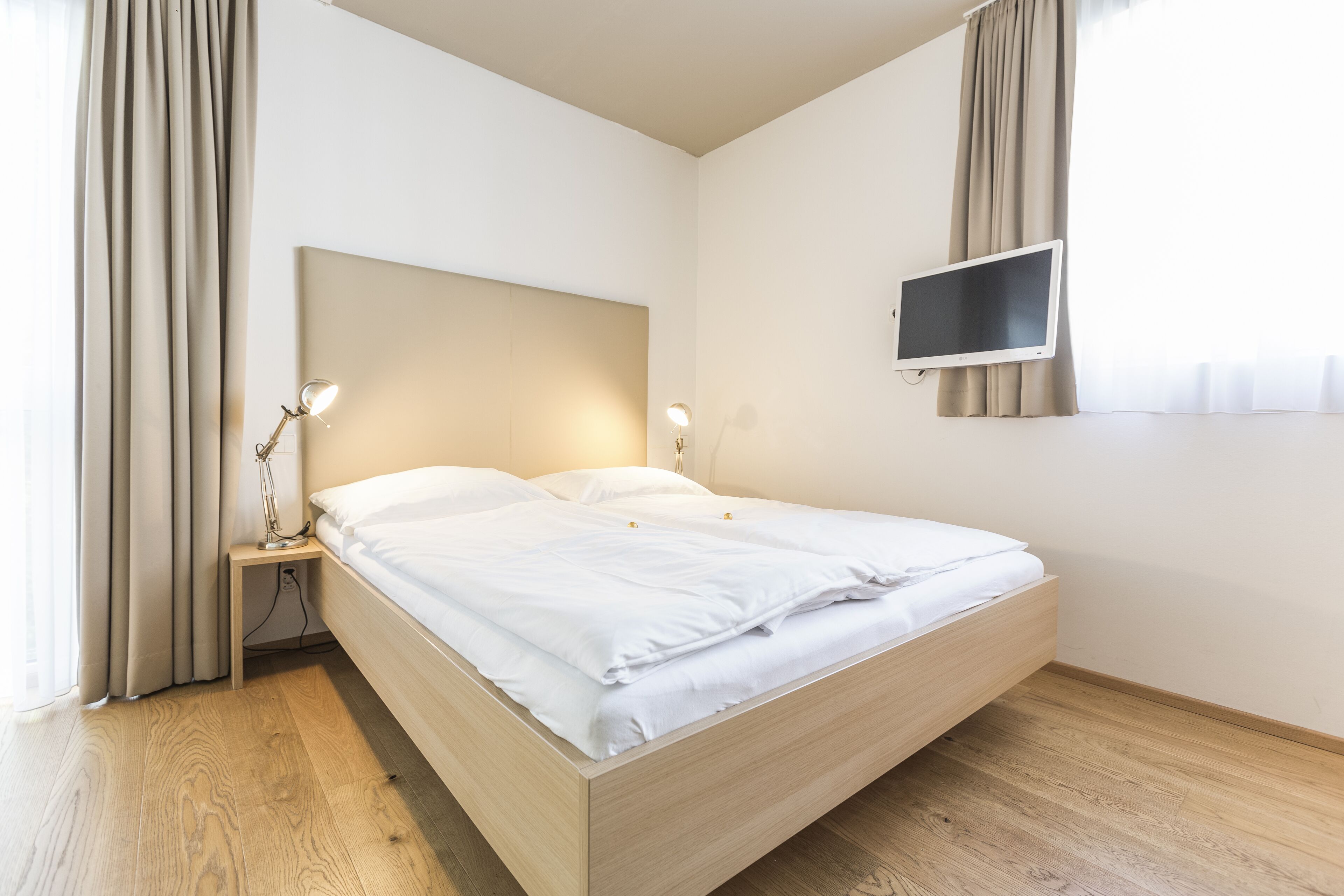 Apartments in the old town with pool! Only 600m to the festival theater! (FW)