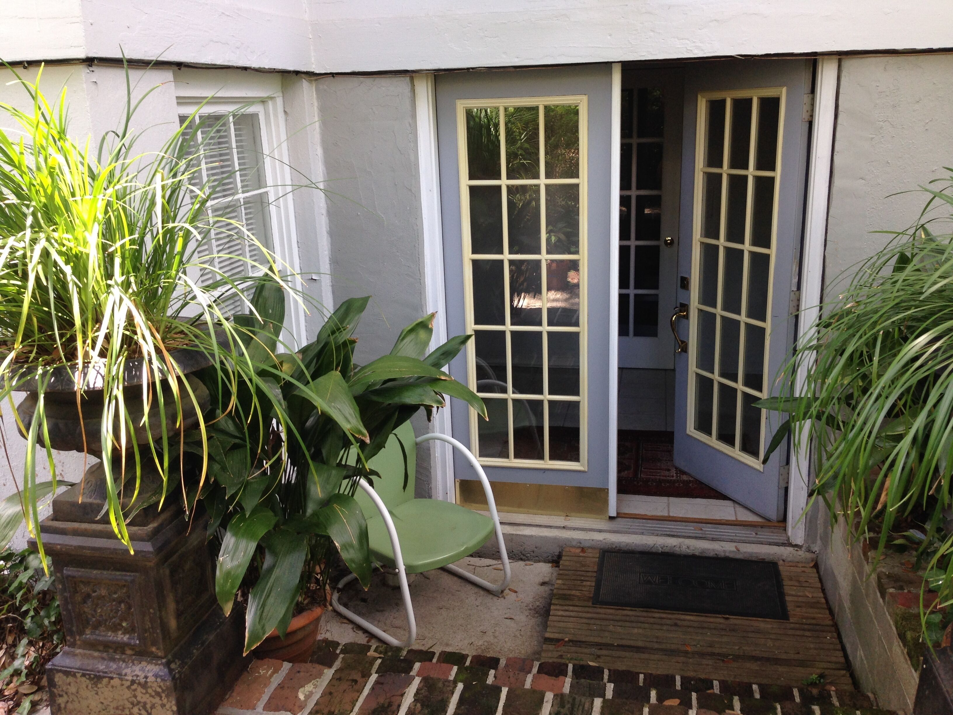 Private Guest Quarters - Cozy 1 BR/1 BA apartment on Historic 2-acre estate