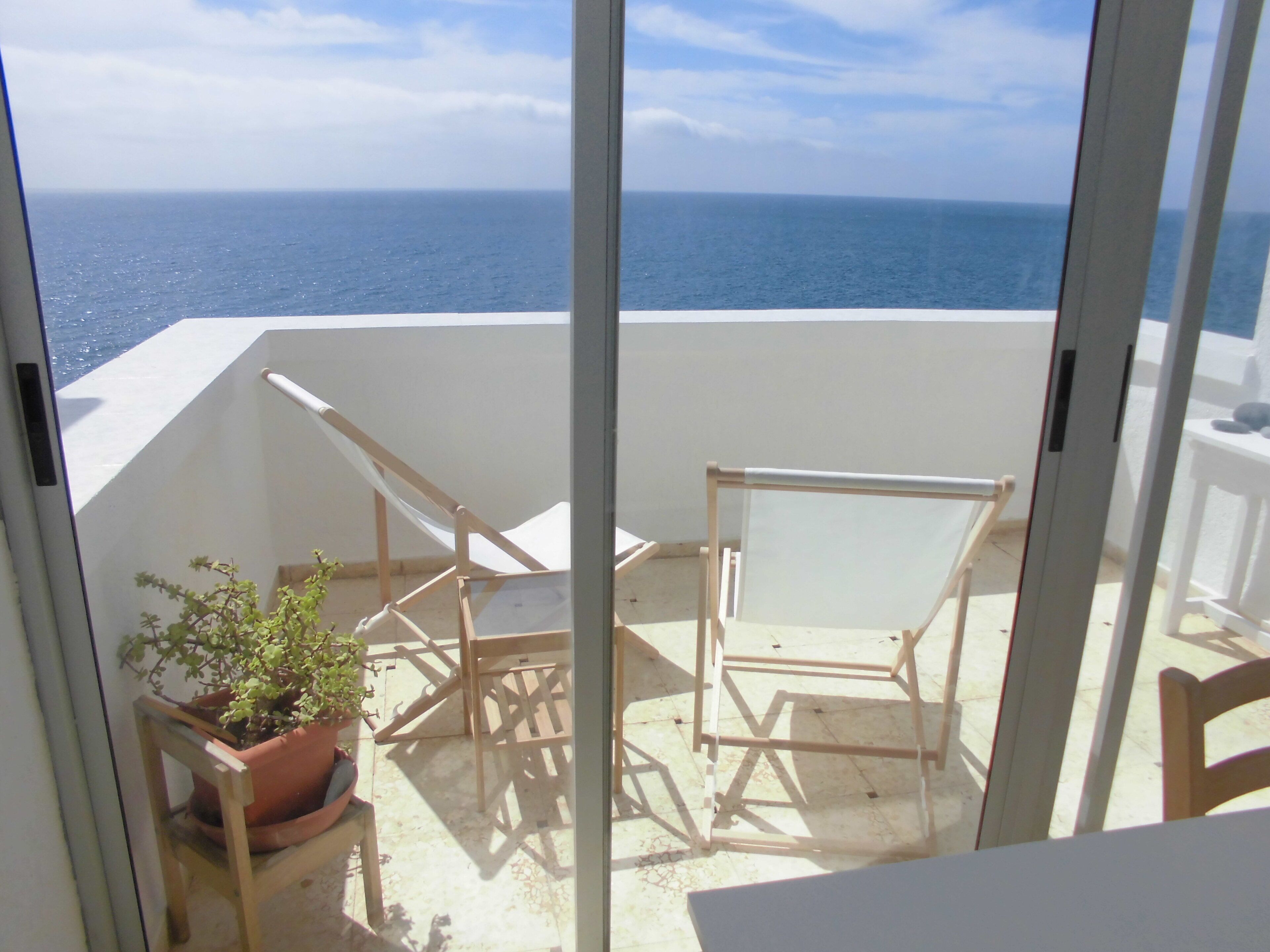 FIRST LINE OF BEACH, SEA VIEWS, QUIET, BEACH, WIFI HIKING FREE