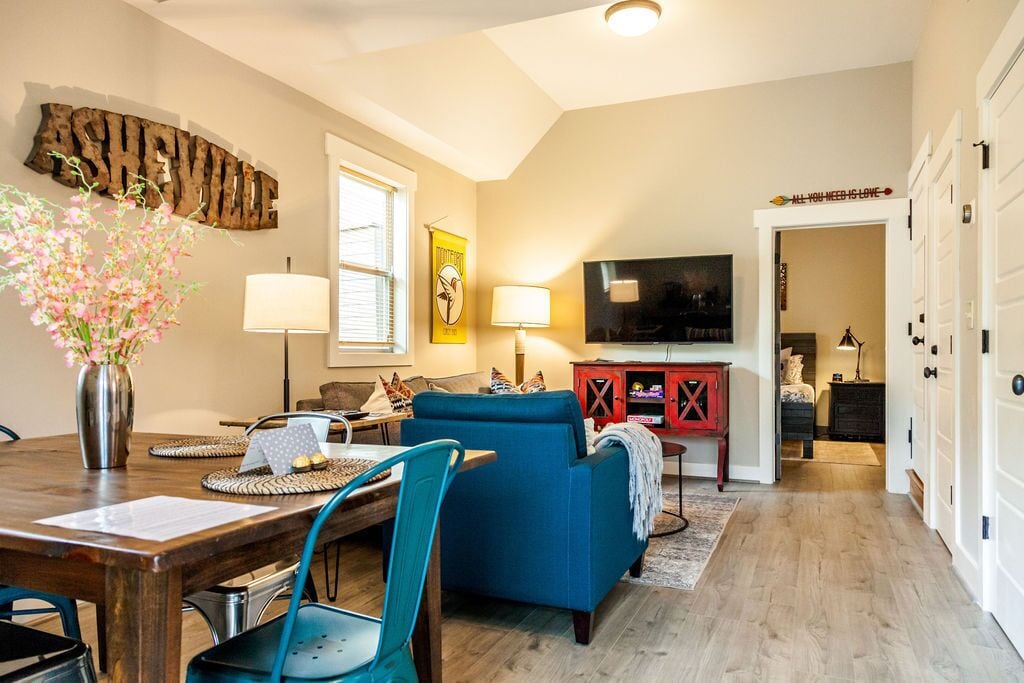 Spacious Montford Hideaway, Covered Deck, Private & Quiet, Short Walk Downtown