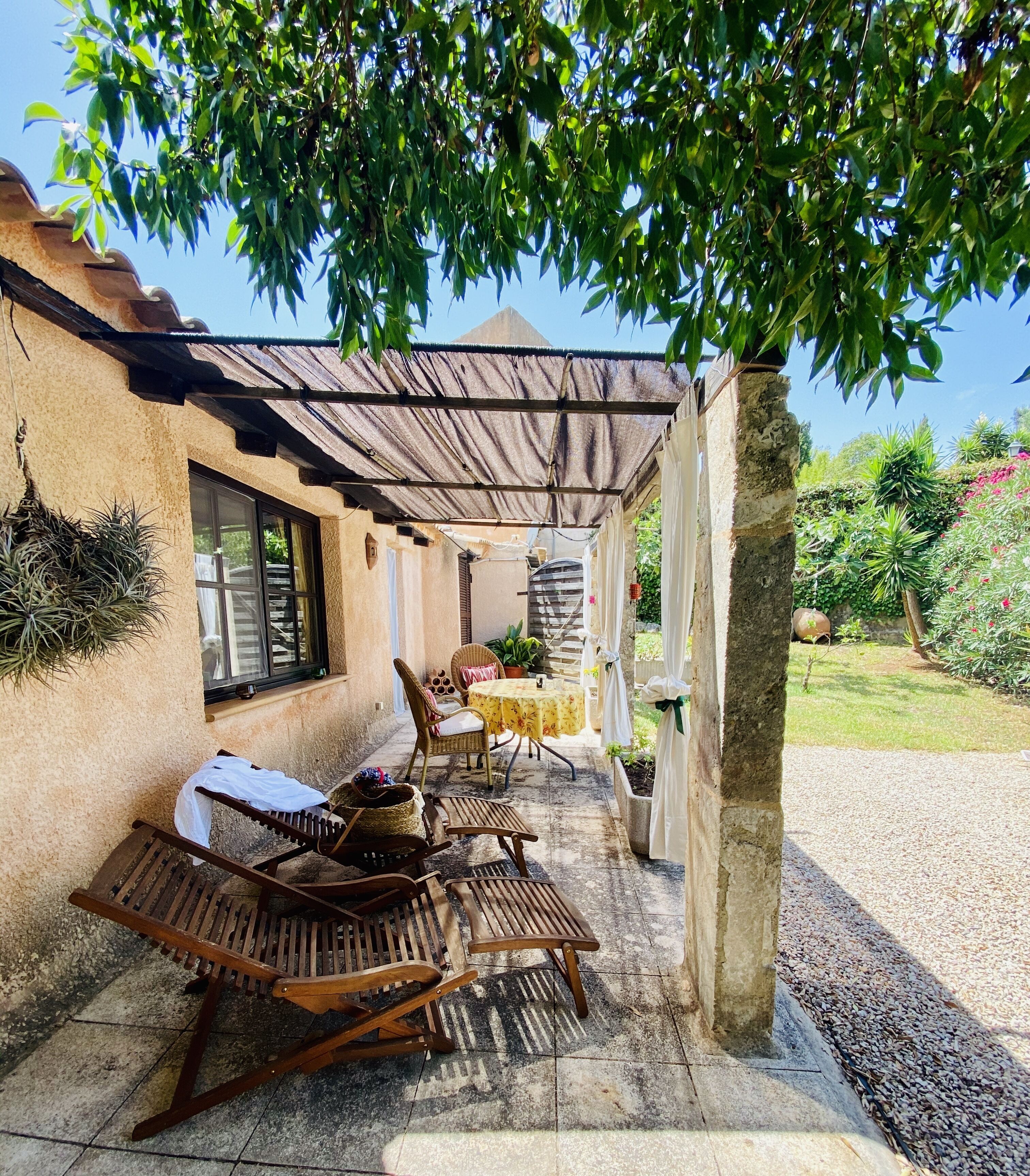 Apartment Grande with private garden - a child-free rental 