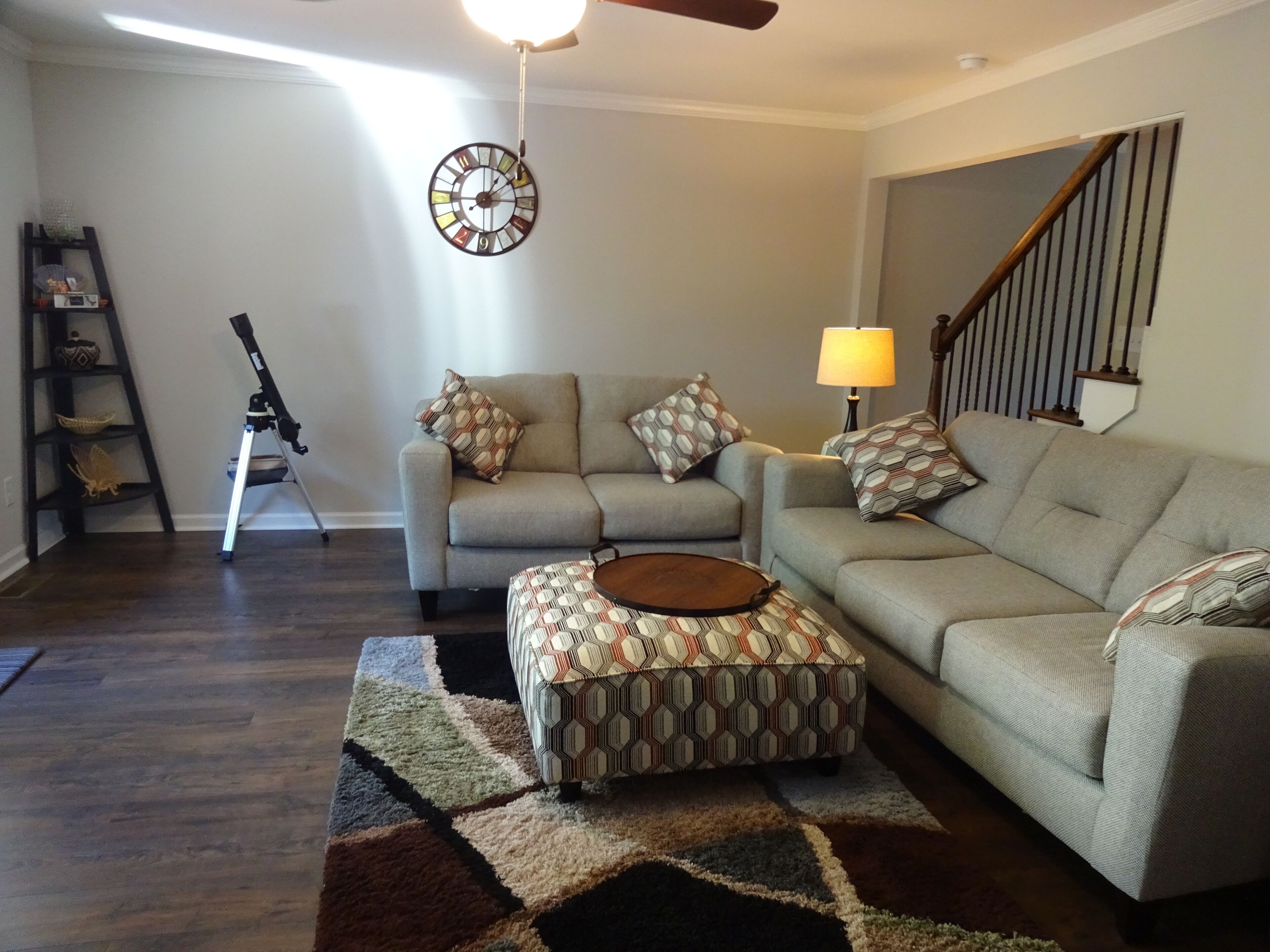 Serene Luxury Condo!! Low rent! High Speed WiFi! 2King Beds!  Walk to Downtown!!
